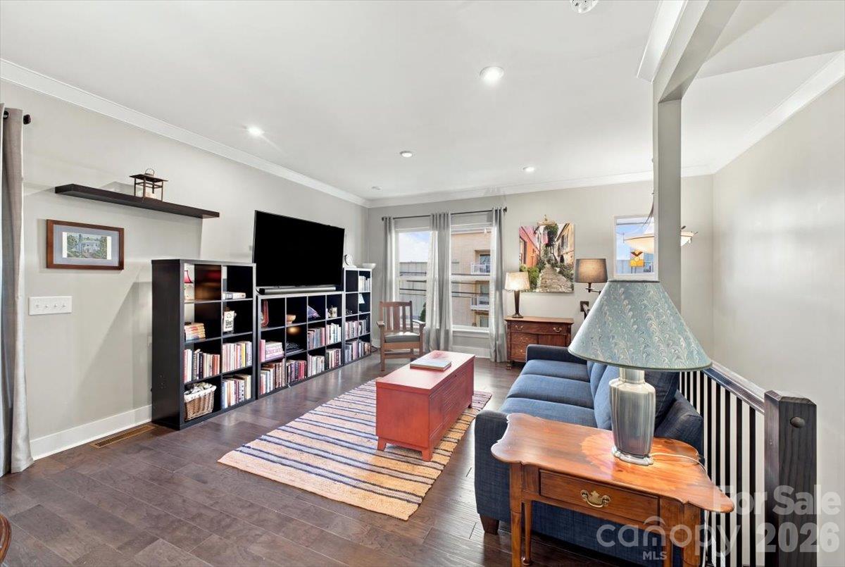 12107 Brooklyn Avenue Property Photo 10