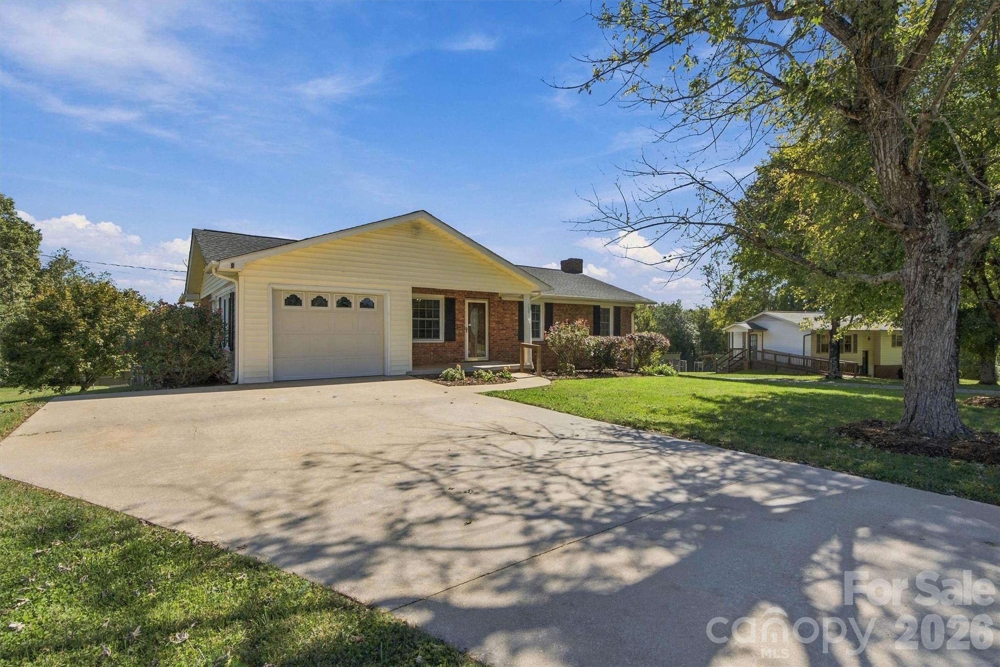 139 Greenlea Circle Property Photo 1