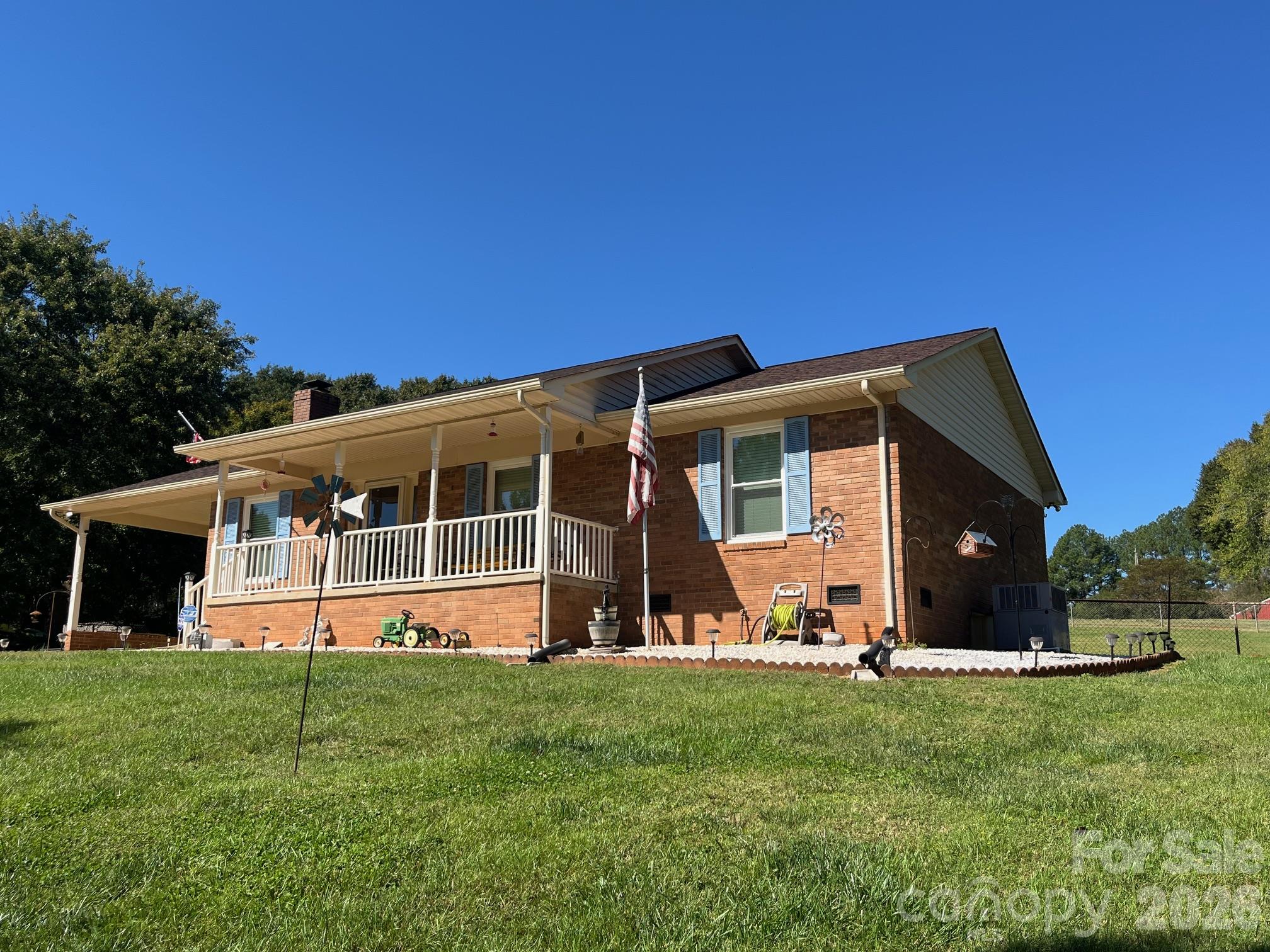 109 Crestbrook Circle Property Photo 1