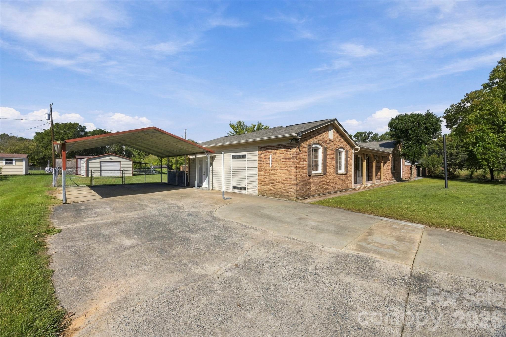 106 White Plains Drive Property Photo 4