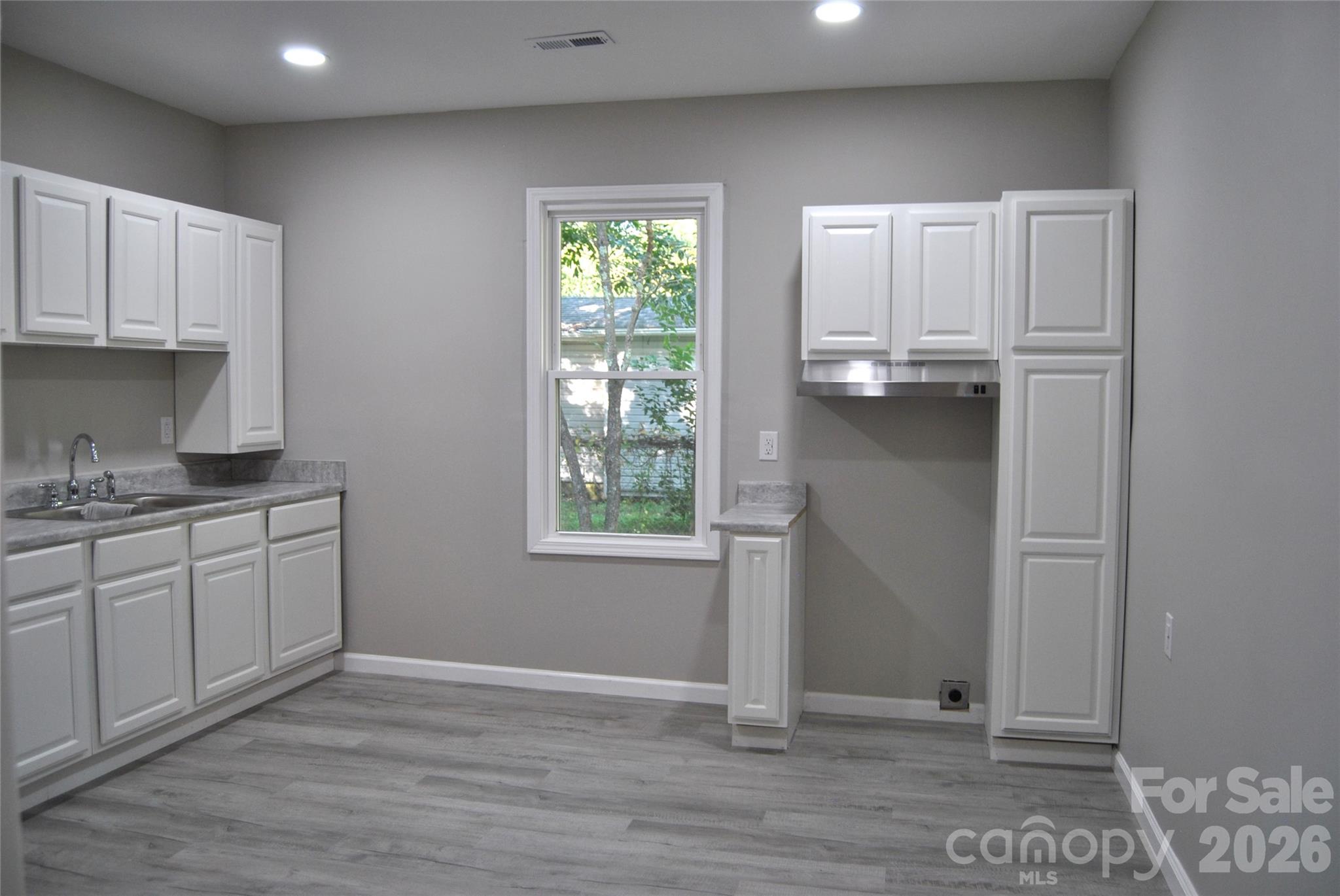 2431 Milton Avenue Property Photo 6