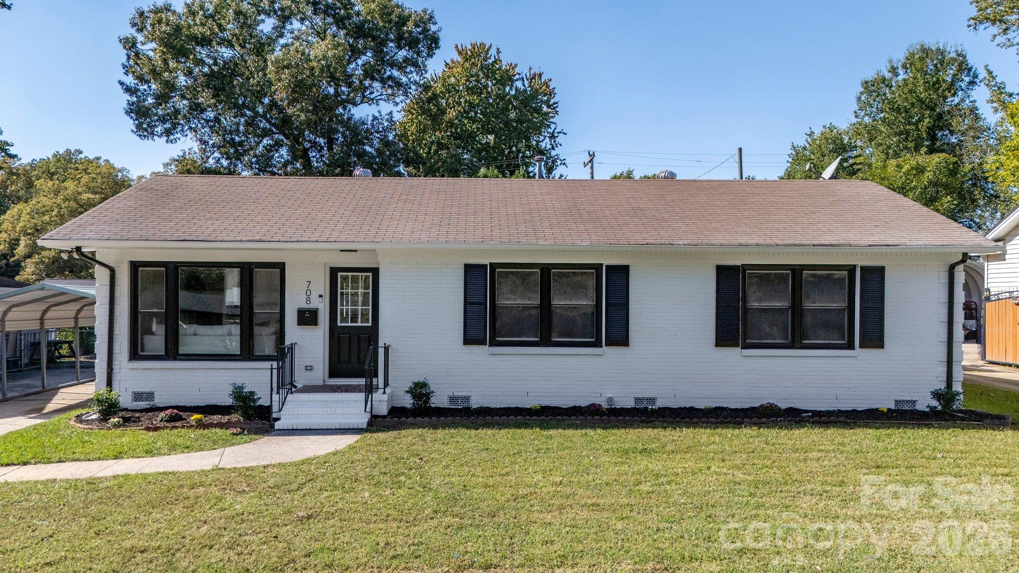 708 Aintree Road Property Photo 4