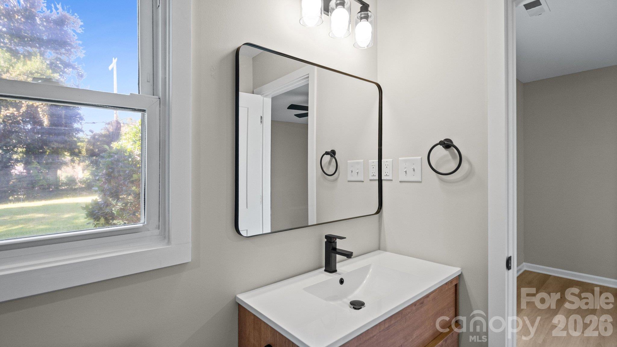708 Aintree Road Property Photo 28