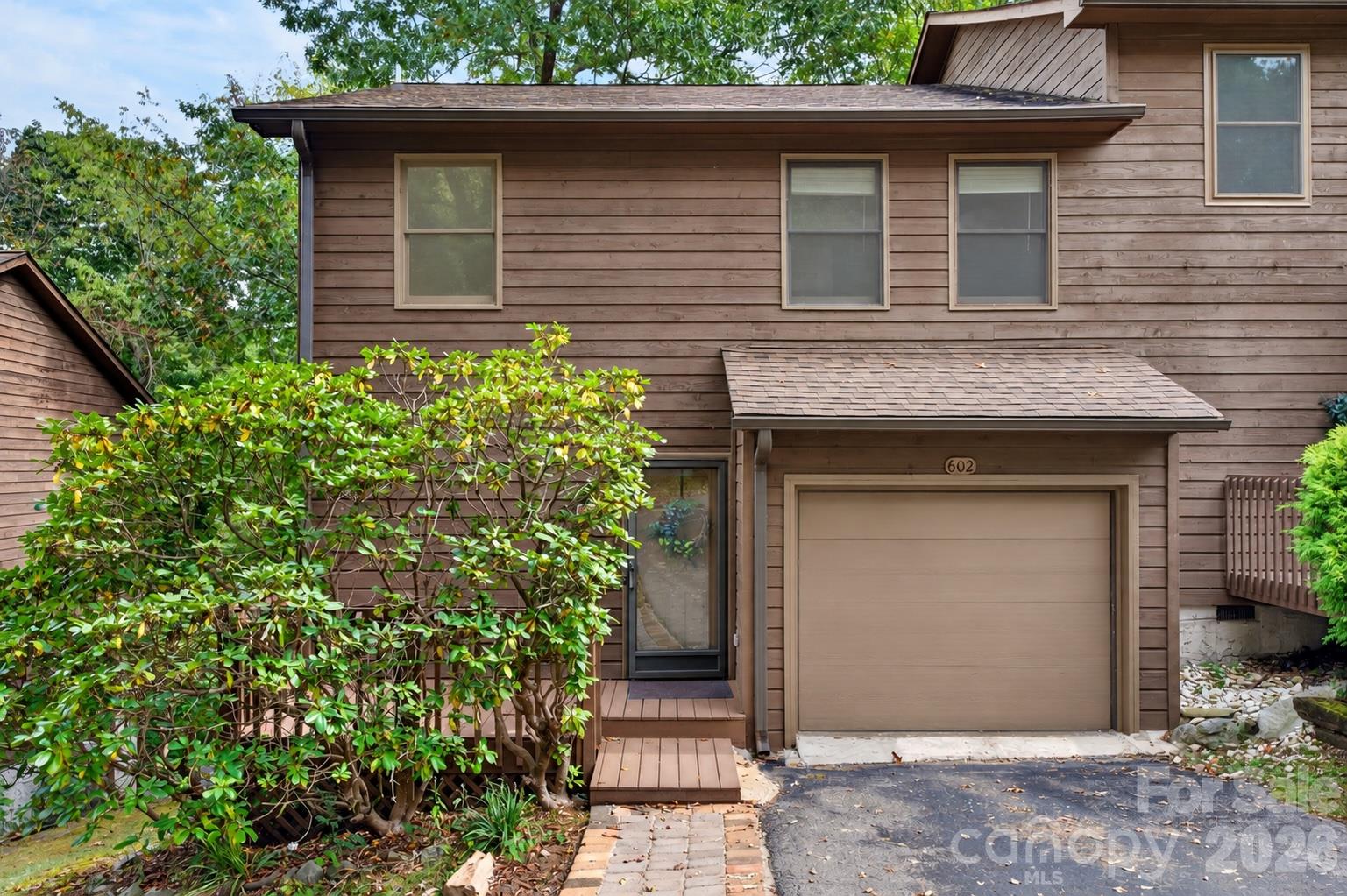 602 Parkway Vista Drive Property Photo 1