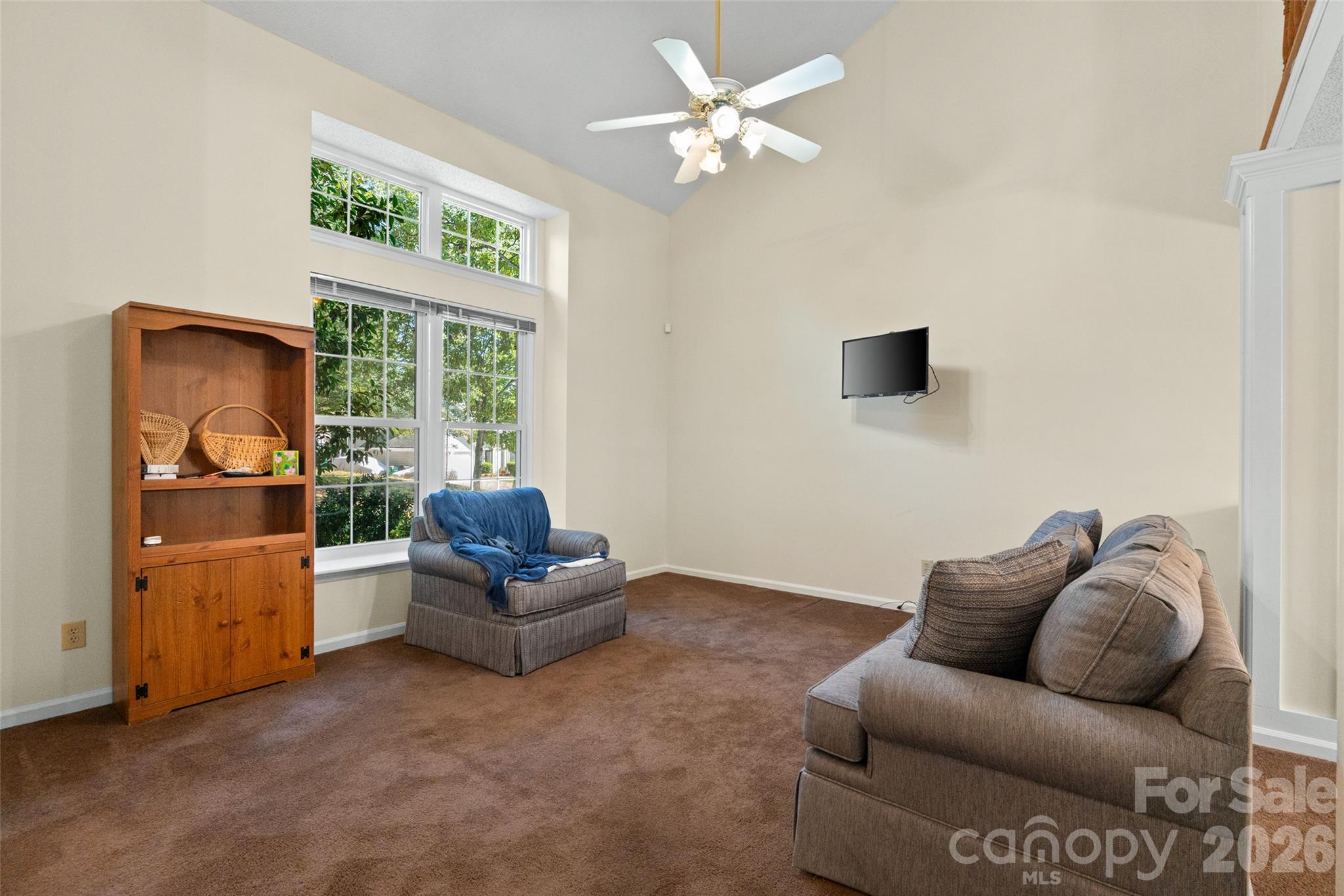 10913 Lassen Court Property Photo 5