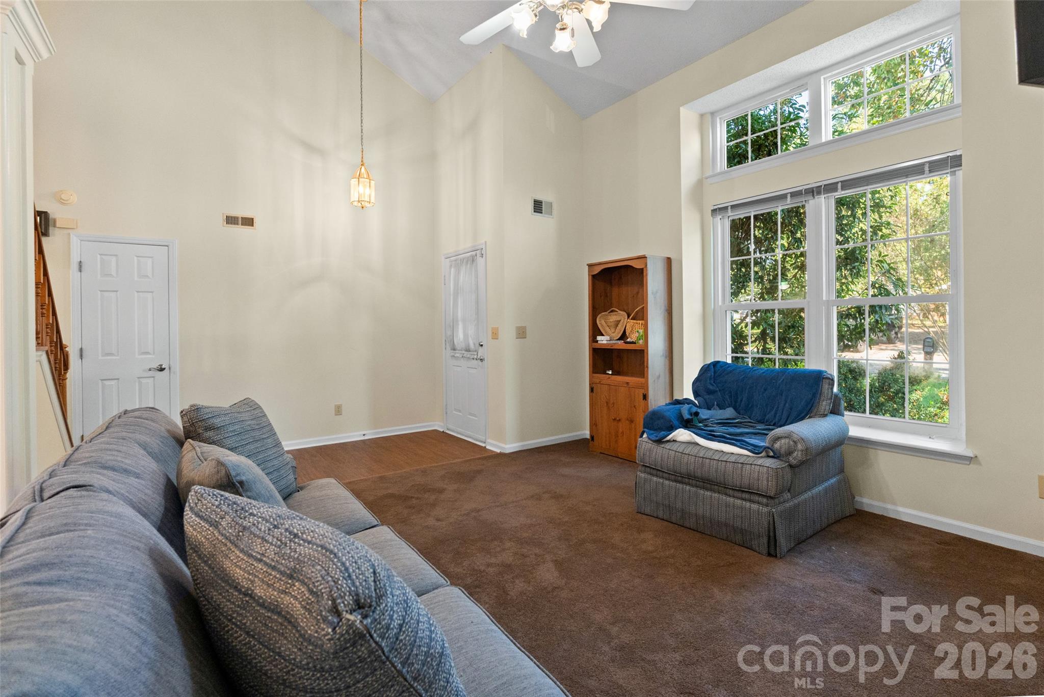 10913 Lassen Court Property Photo 6