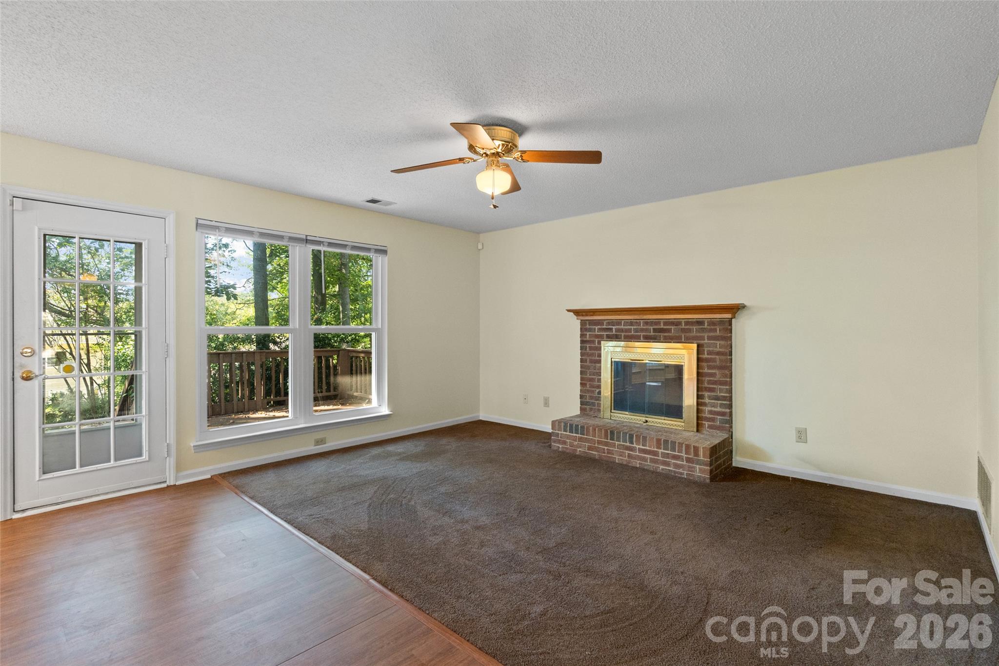 10913 Lassen Court Property Photo 8