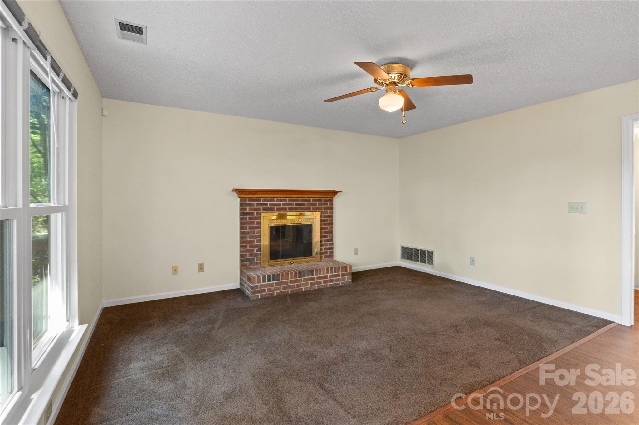 10913 Lassen Court Property Photo 9