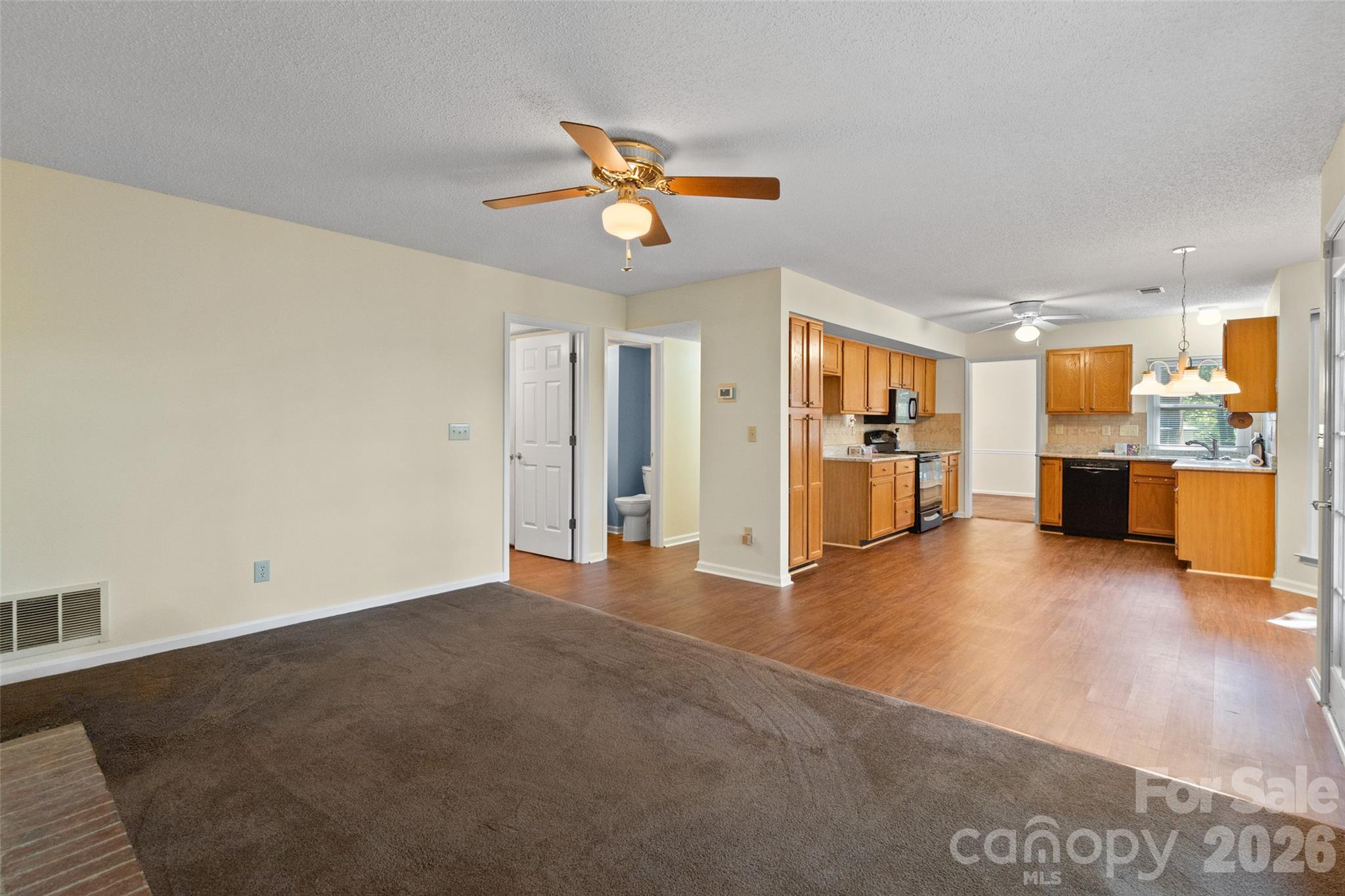 10913 Lassen Court Property Photo 10