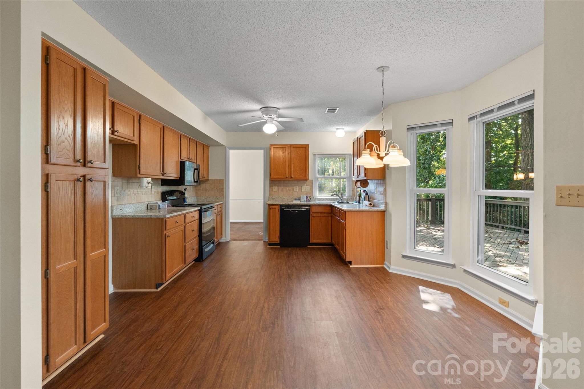 10913 Lassen Court Property Photo 12