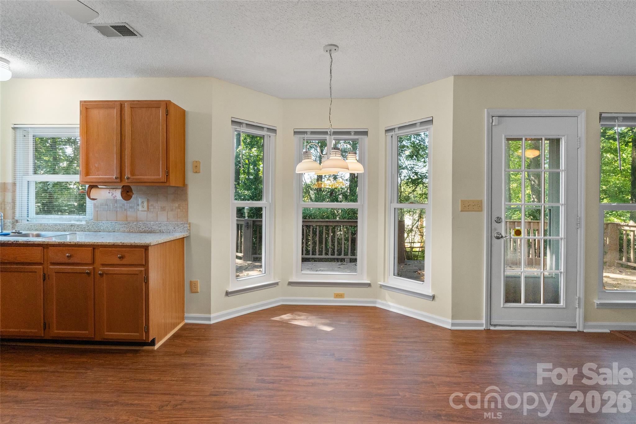 10913 Lassen Court Property Photo 13