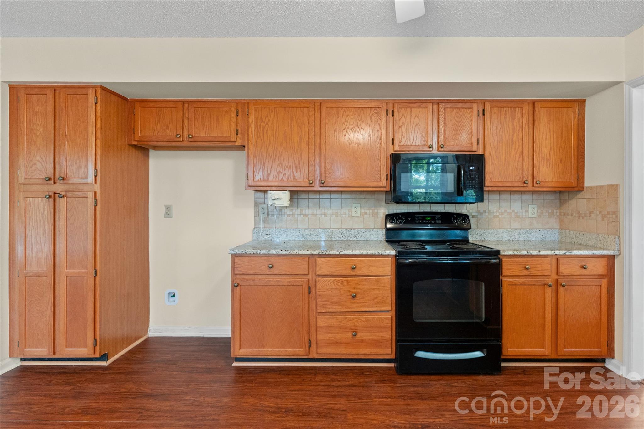 10913 Lassen Court Property Photo 15
