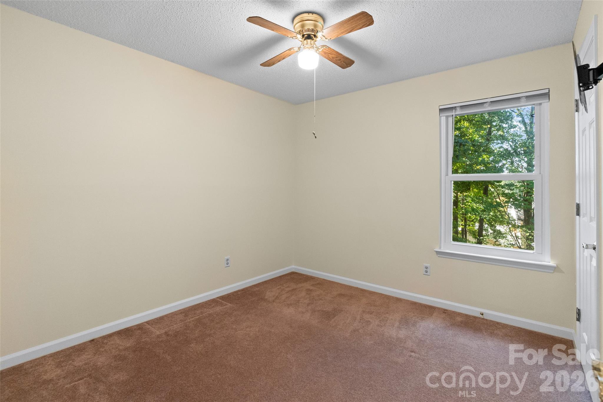 10913 Lassen Court Property Photo 26