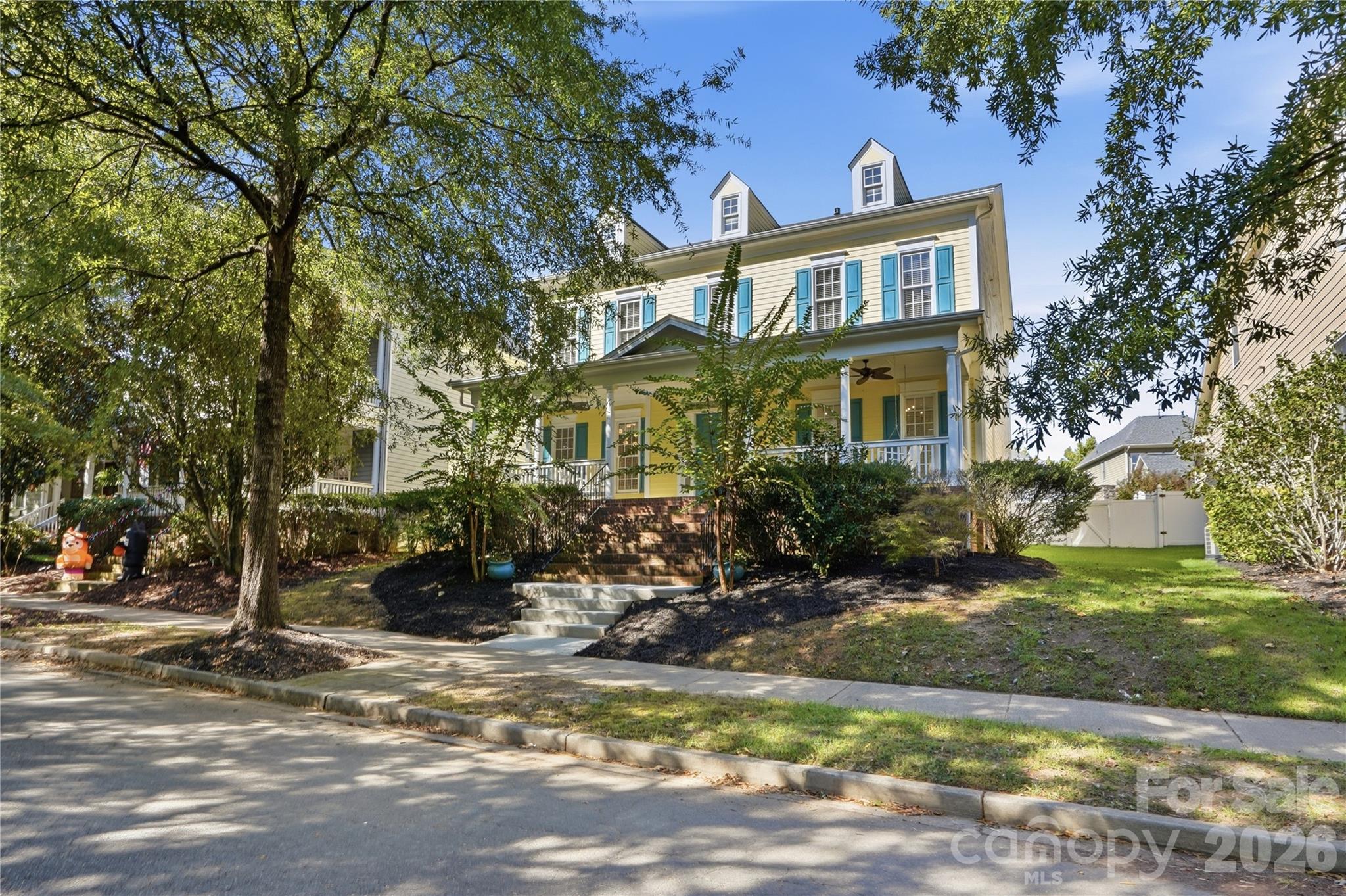 882 Promenade Walk Property Photo 3