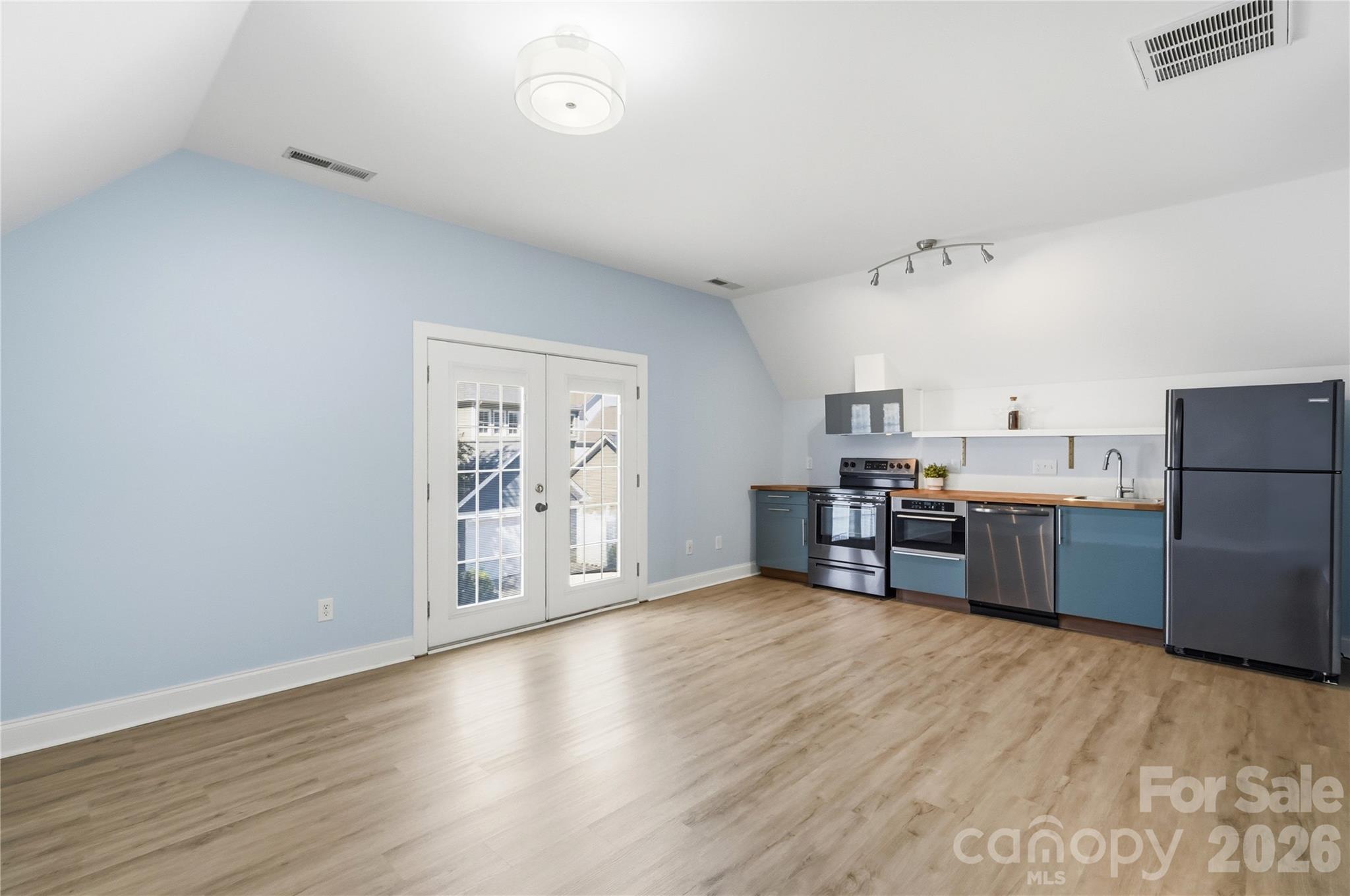882 Promenade Walk Property Photo 38