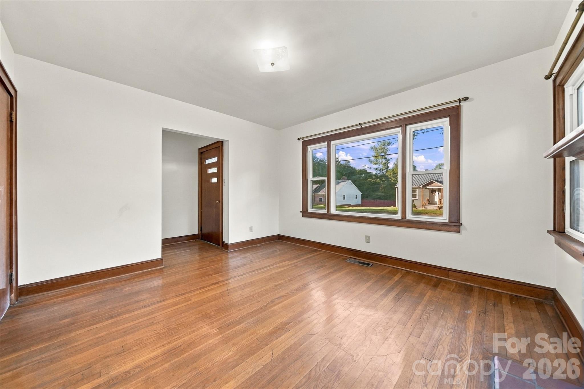 203 W 21st Street Property Photo 3