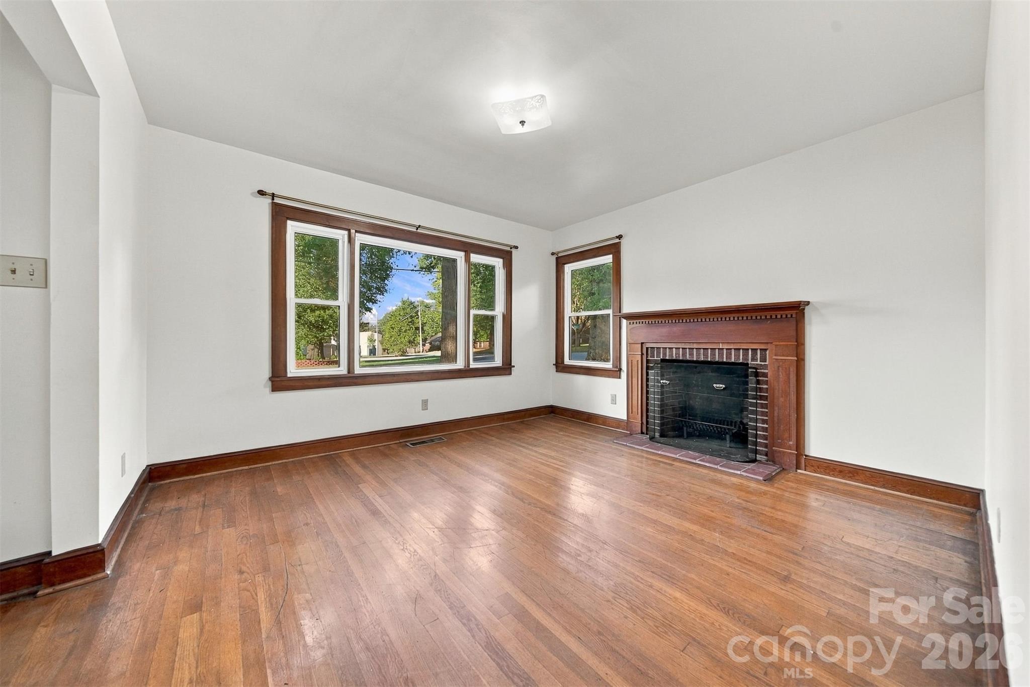 203 W 21st Street Property Photo 4