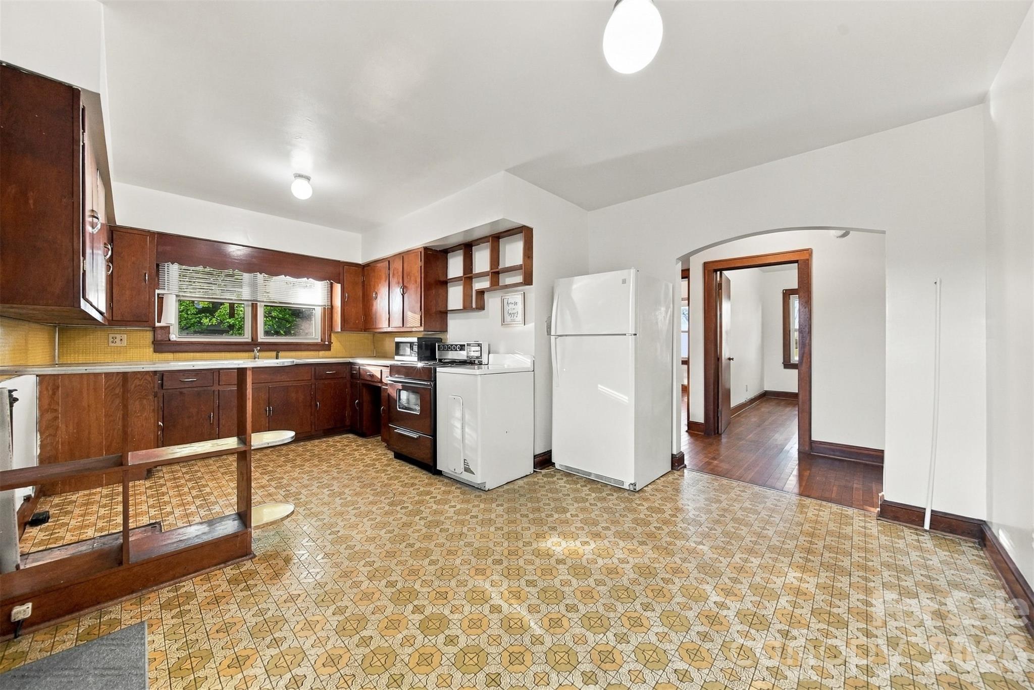 203 W 21st Street Property Photo 8