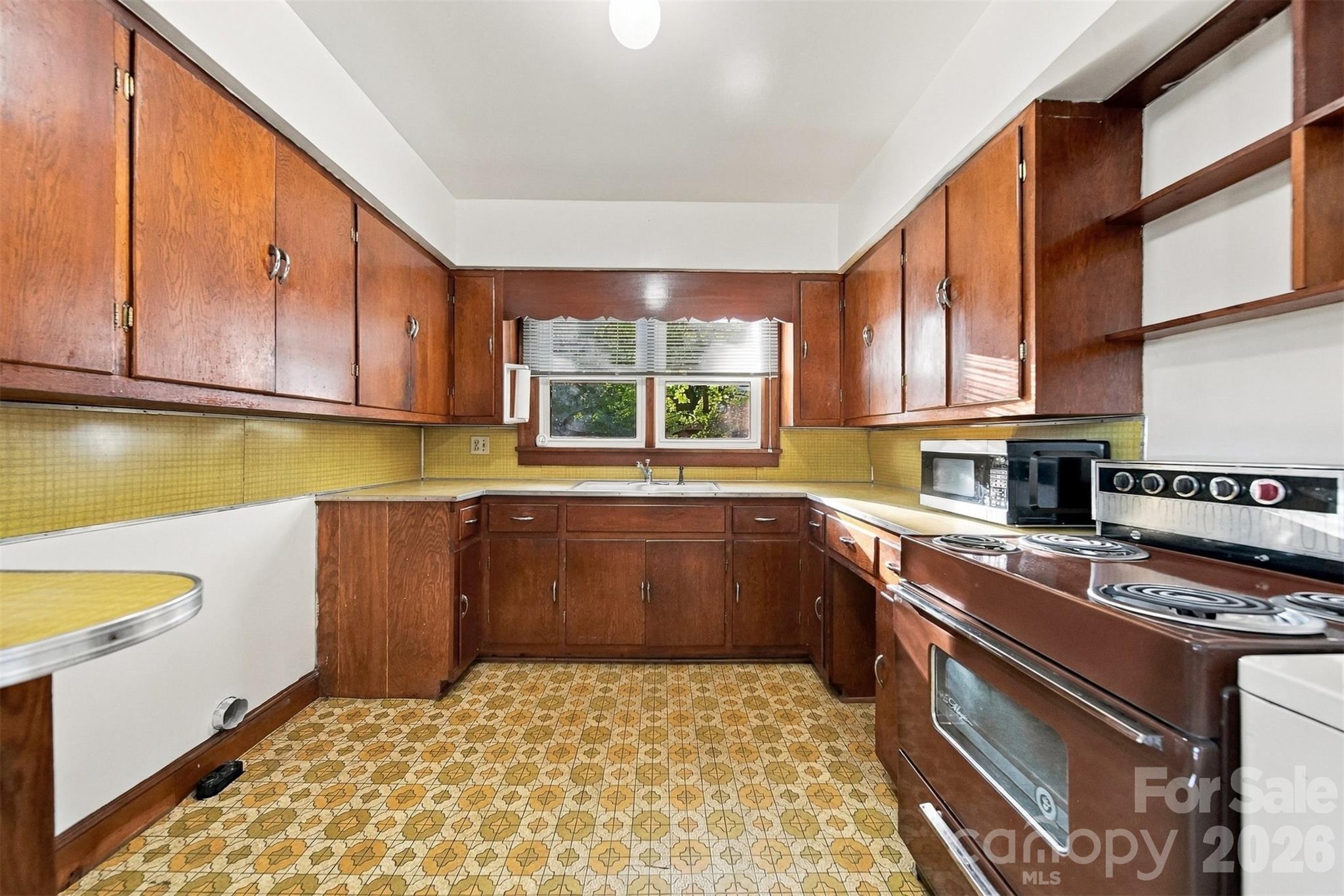 203 W 21st Street Property Photo 10