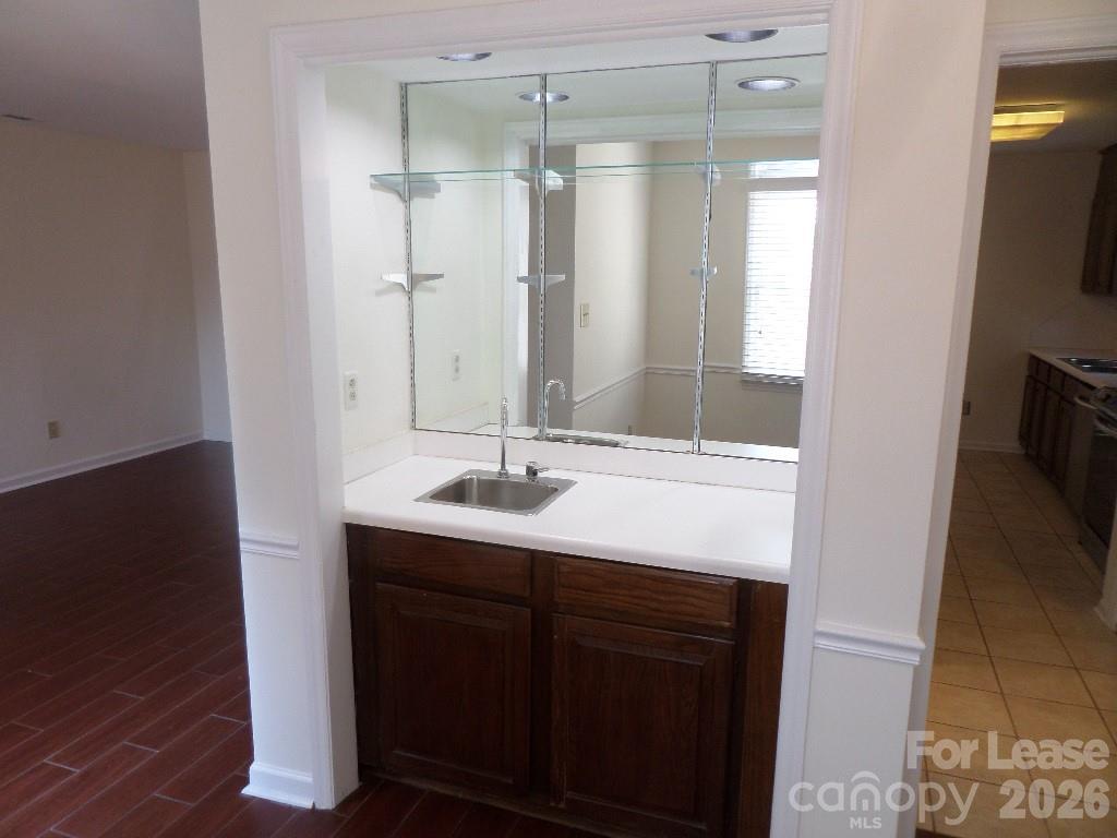 530 N Poplar Street A Property Photo 6