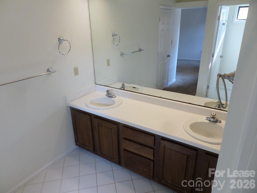 530 N Poplar Street A Property Photo 9