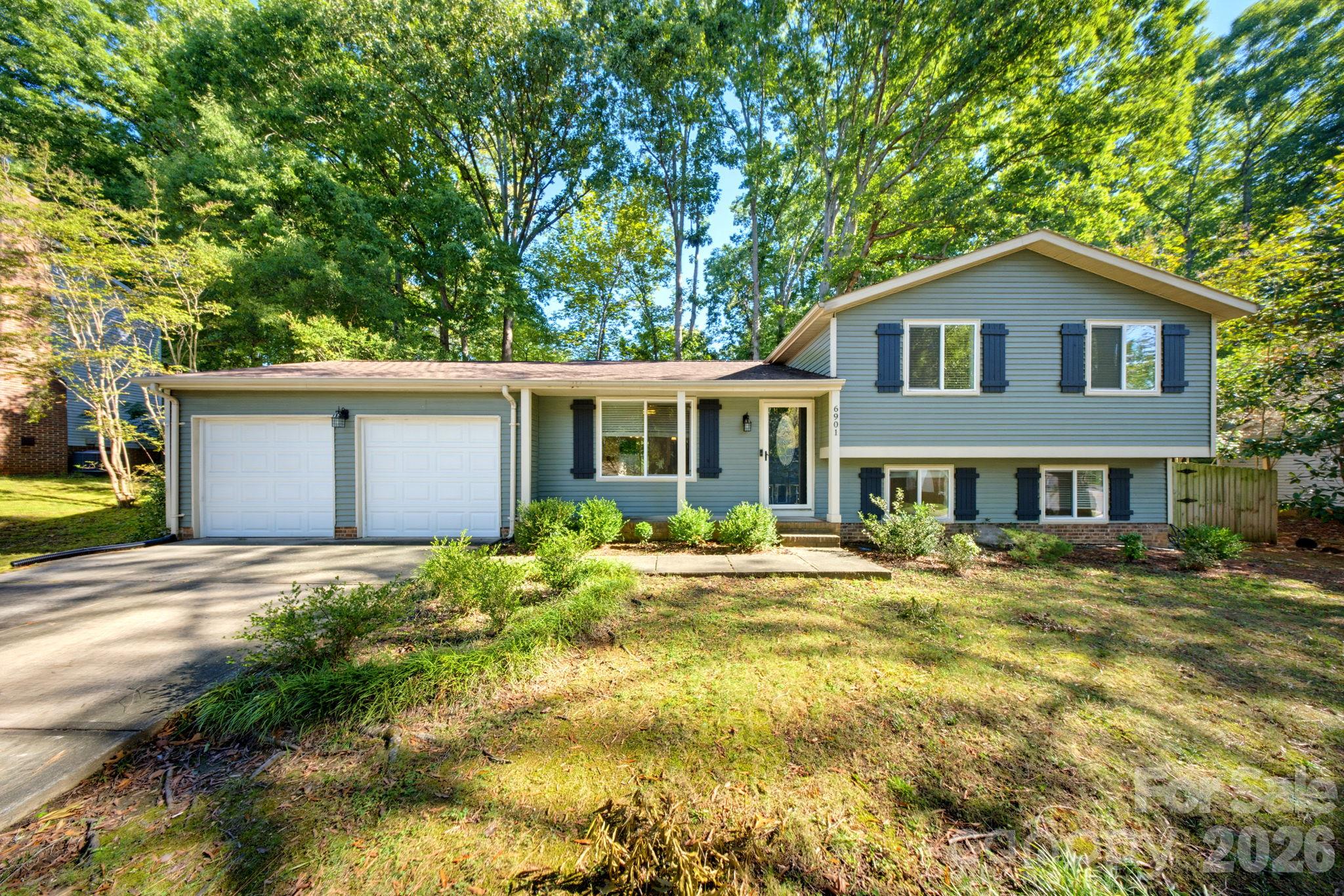 6901 Rollingridge Drive Property Photo 1