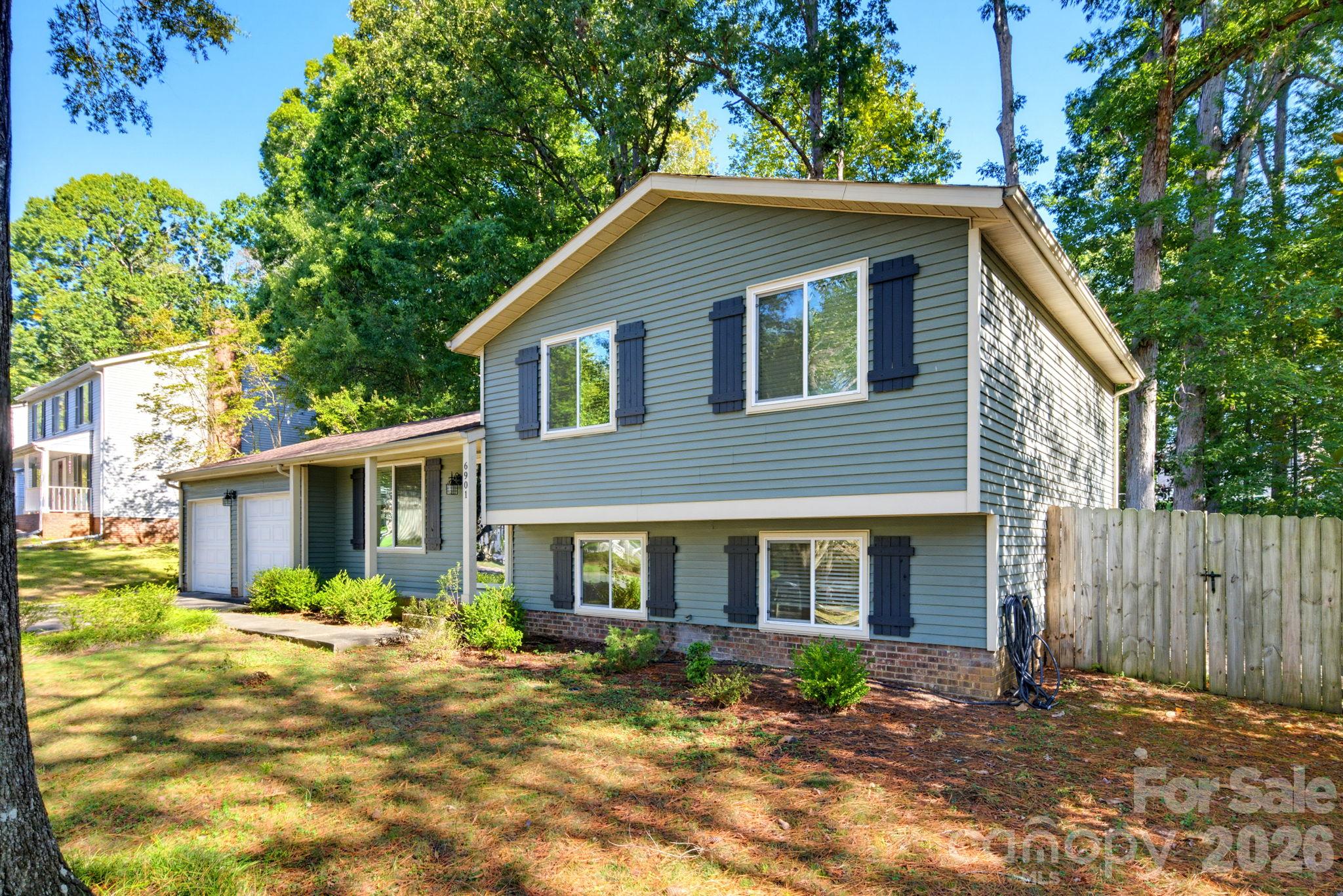 6901 Rollingridge Drive Property Photo 2