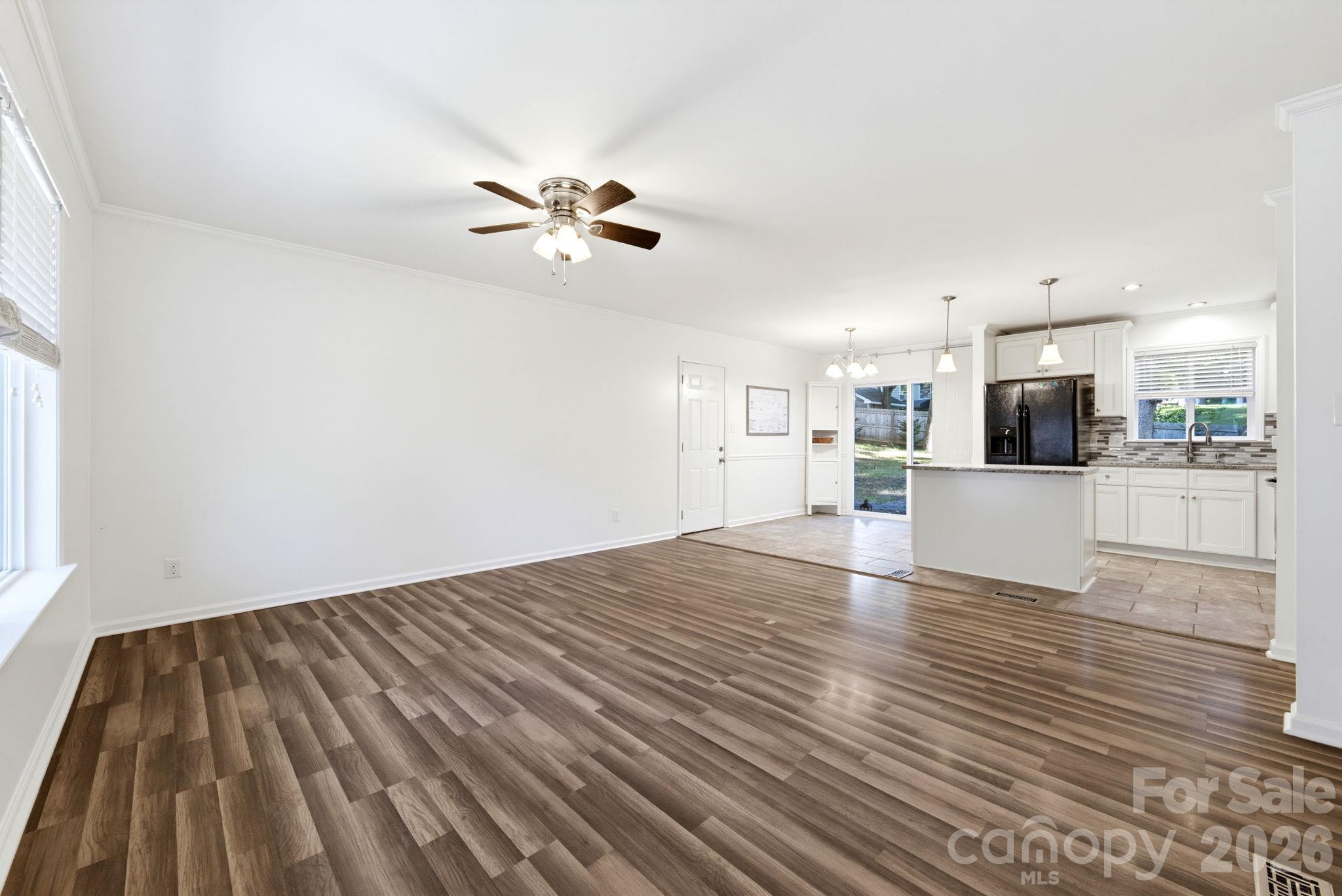 6901 Rollingridge Drive Property Photo 3