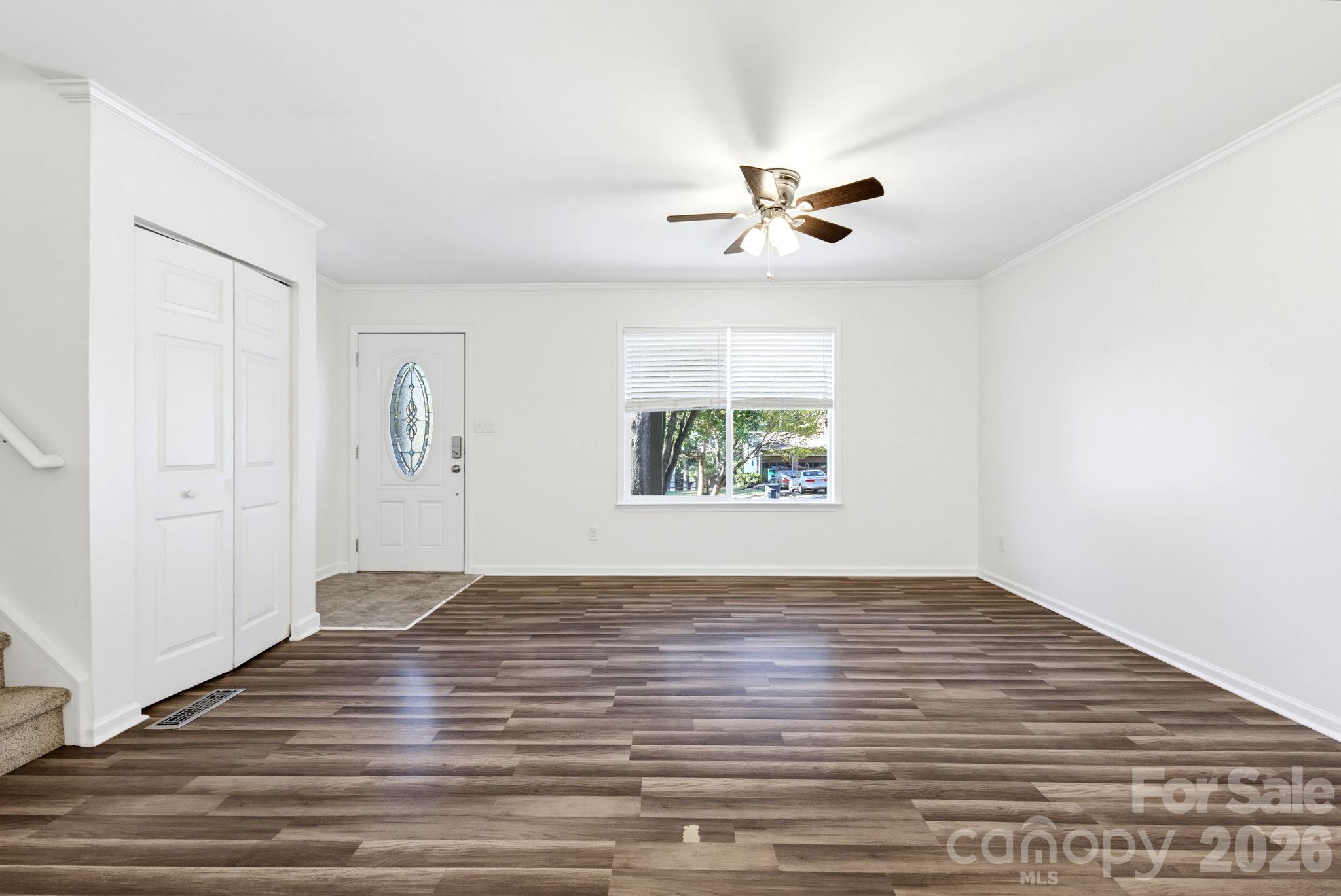 6901 Rollingridge Drive Property Photo 5