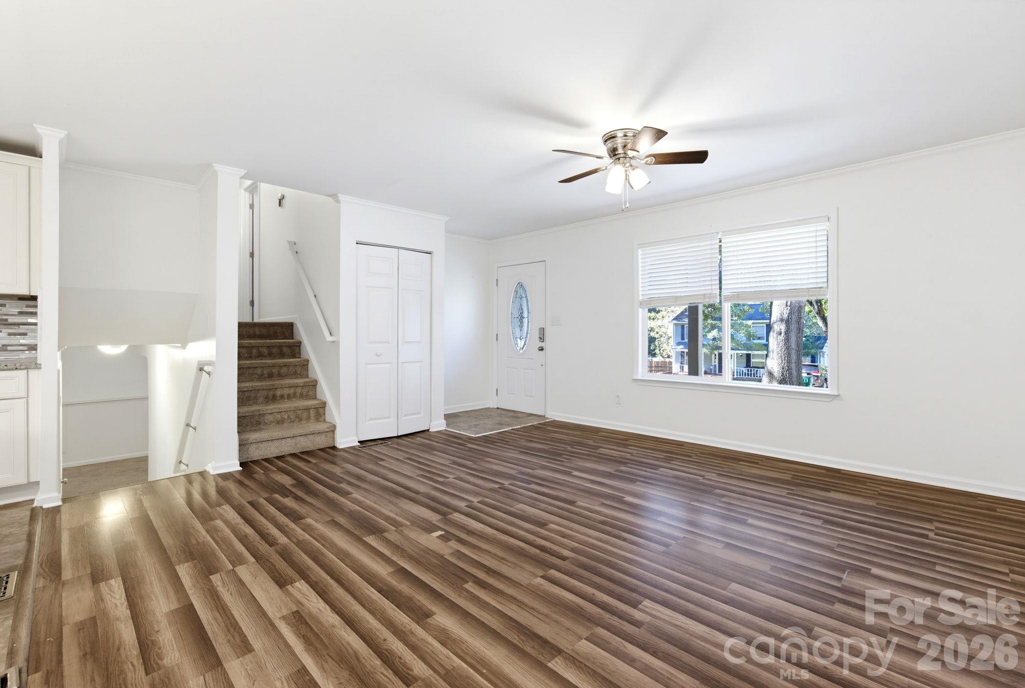 6901 Rollingridge Drive Property Photo 6