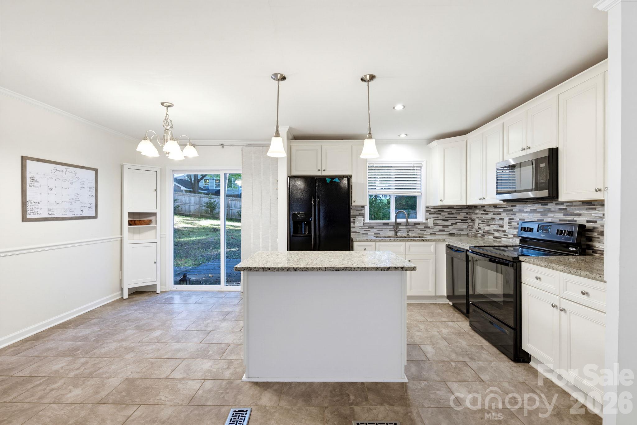 6901 Rollingridge Drive Property Photo 7