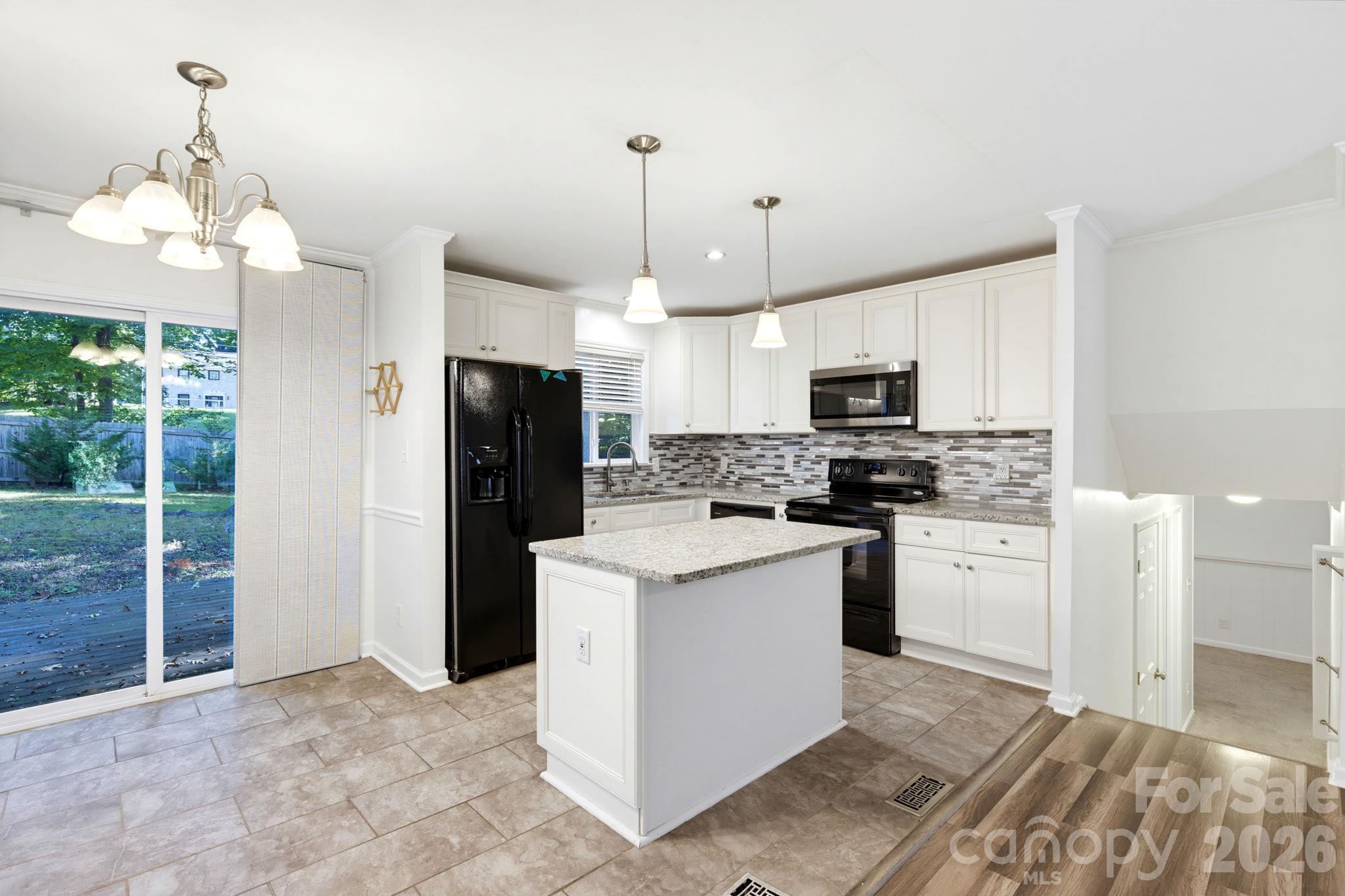 6901 Rollingridge Drive Property Photo 8