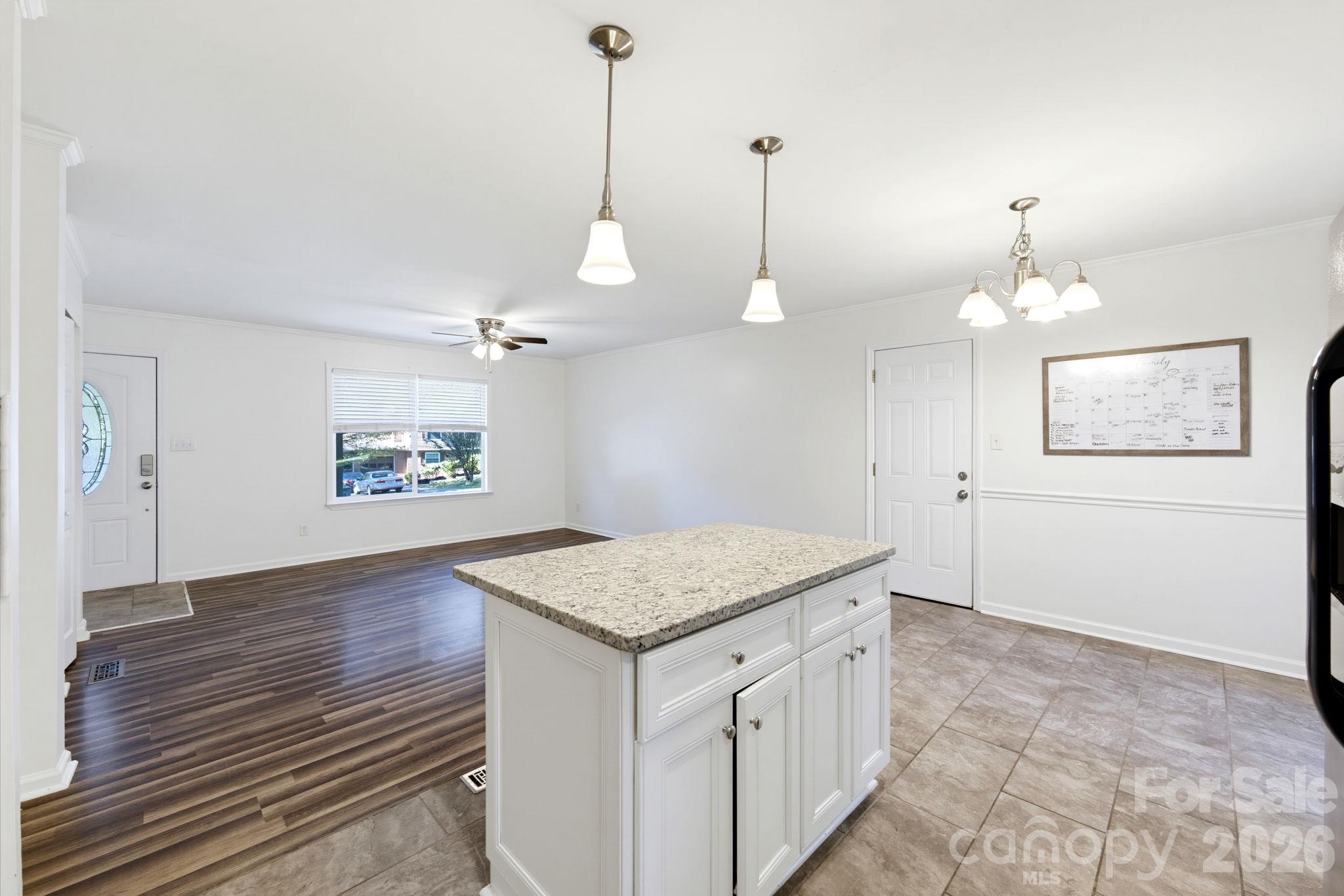 6901 Rollingridge Drive Property Photo 9