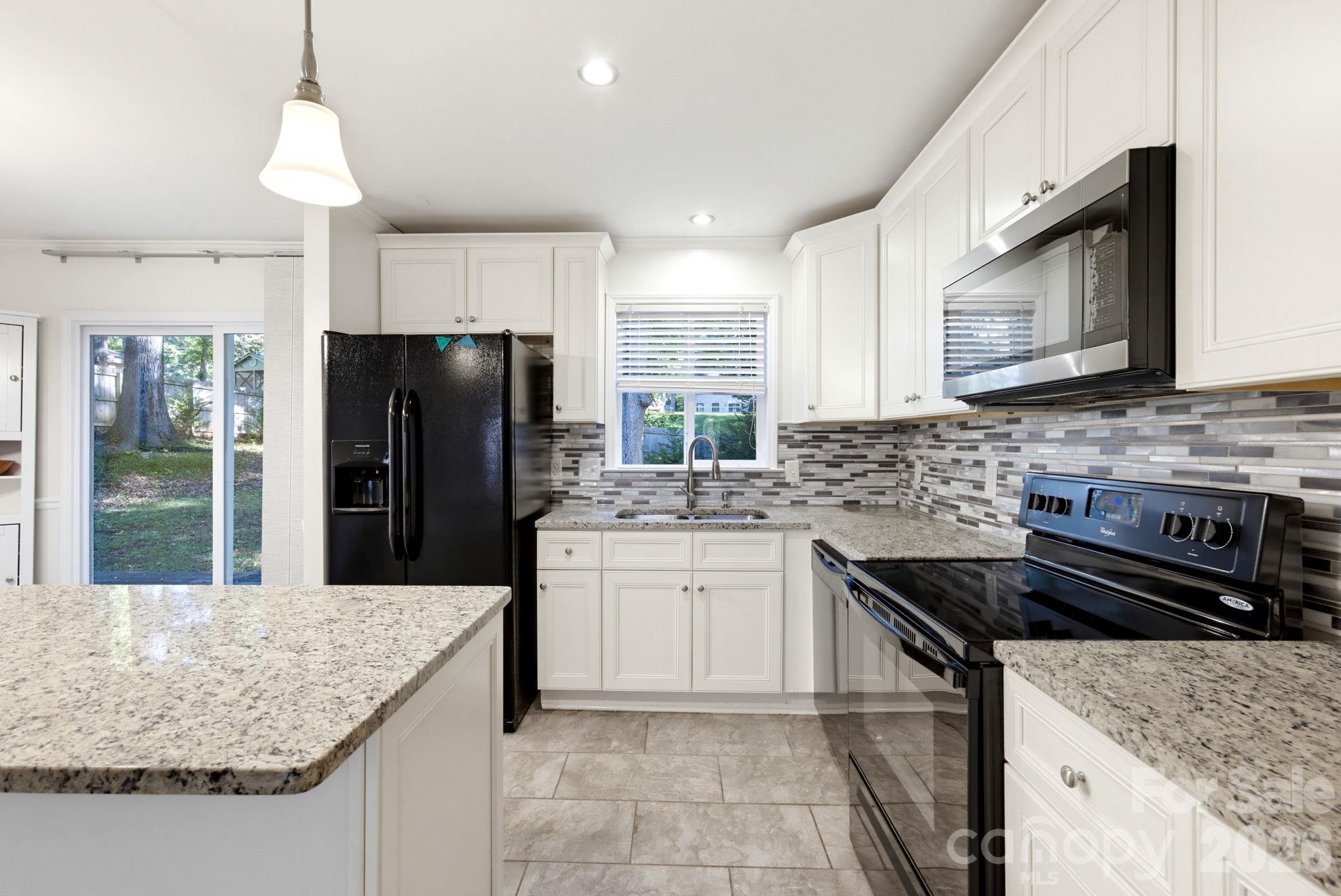 6901 Rollingridge Drive Property Photo 10