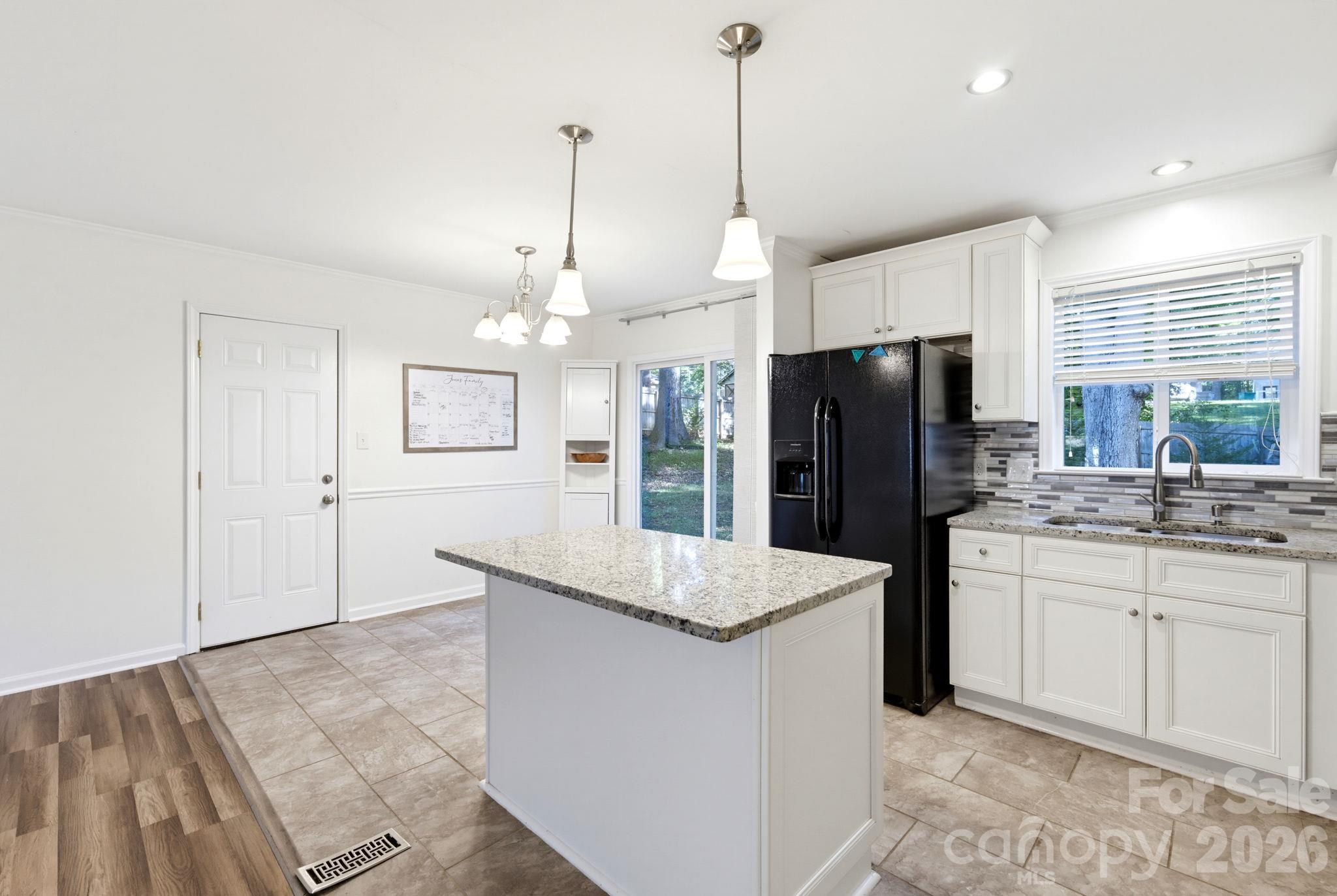 6901 Rollingridge Drive Property Photo 11