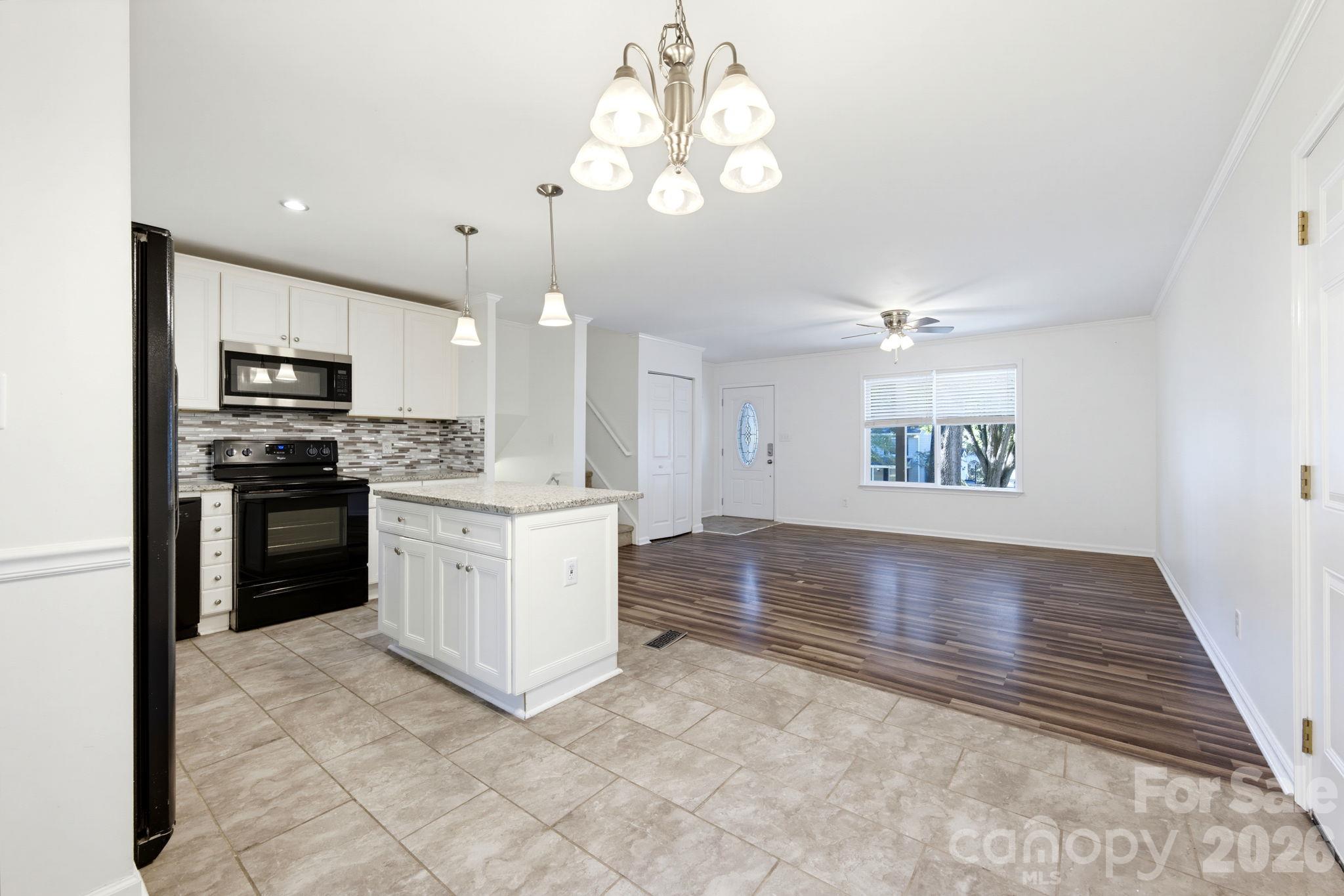 6901 Rollingridge Drive Property Photo 13