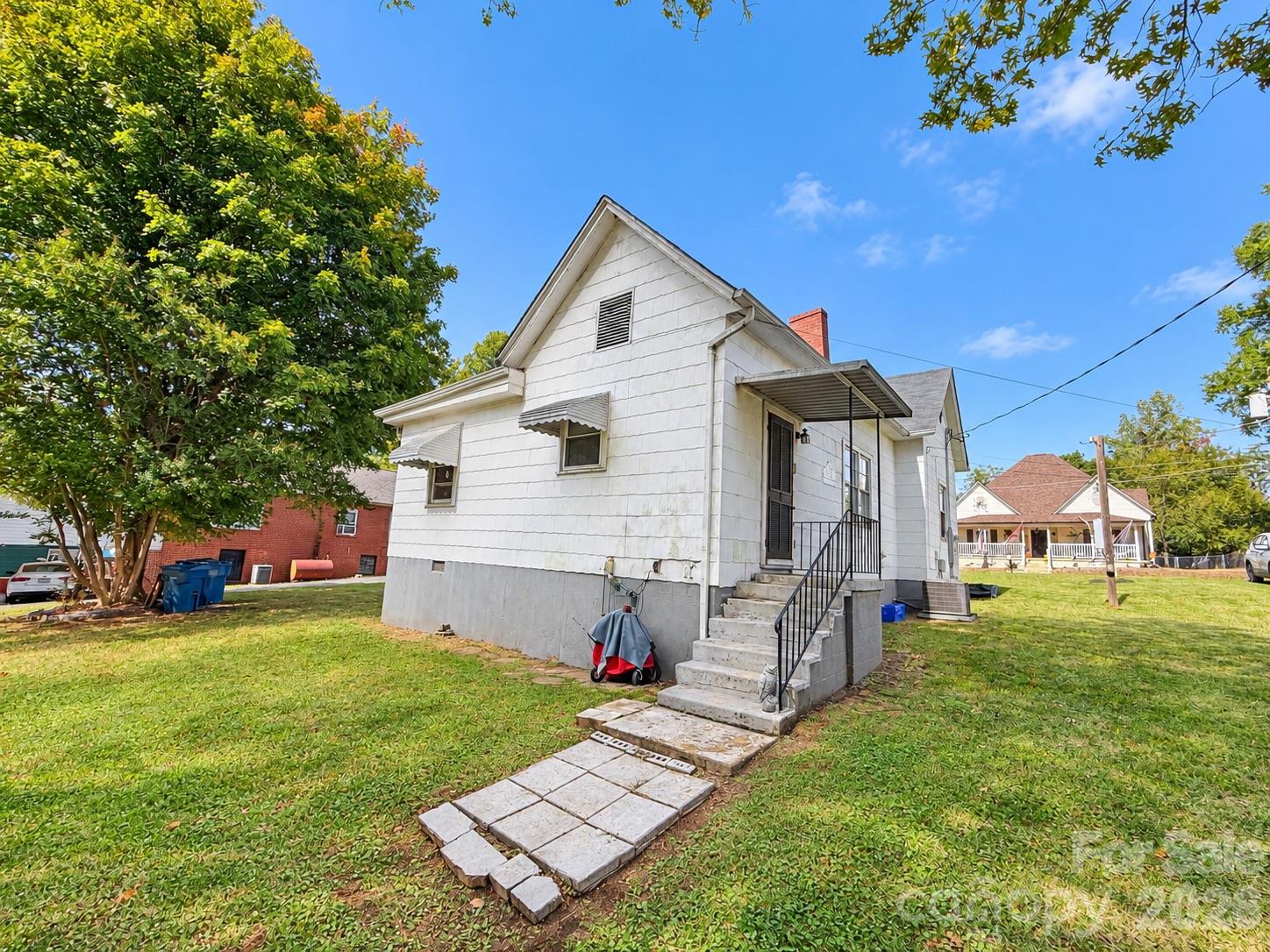 745 6th Avenue Property Photo 17