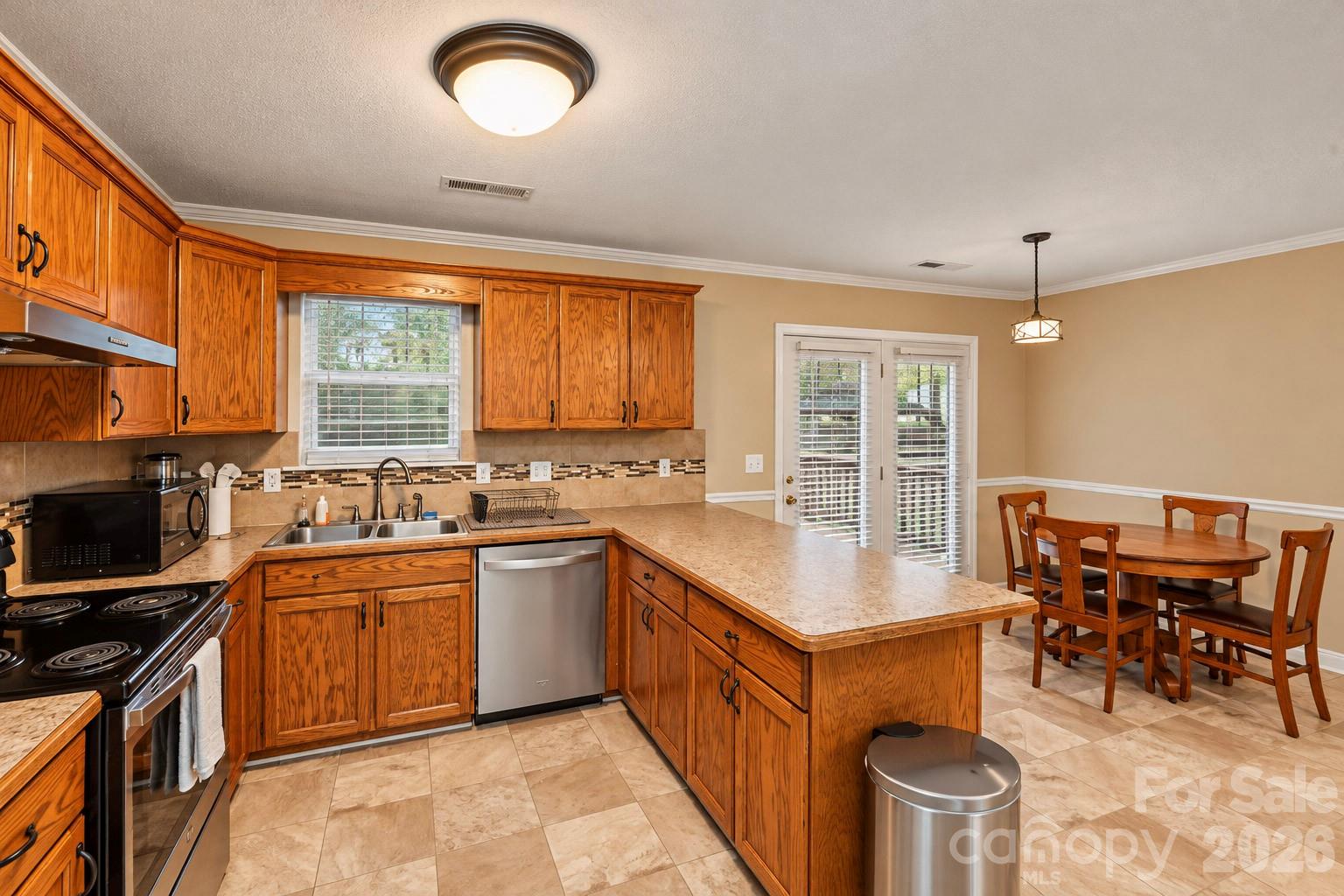 2204 Wheaton Way Property Photo 5