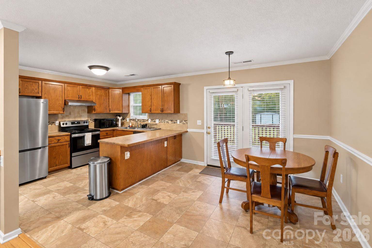 2204 Wheaton Way Property Photo 6