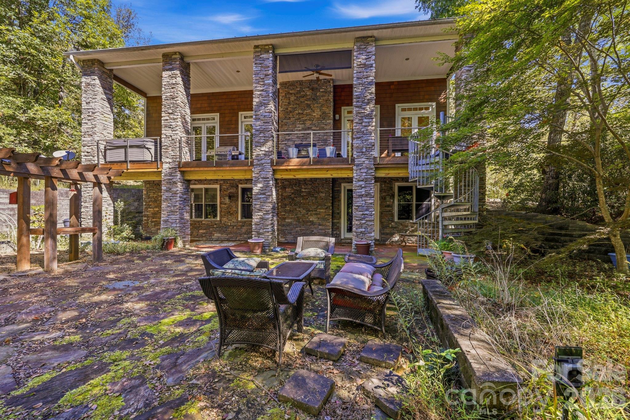167 Trails End Property Photo 2