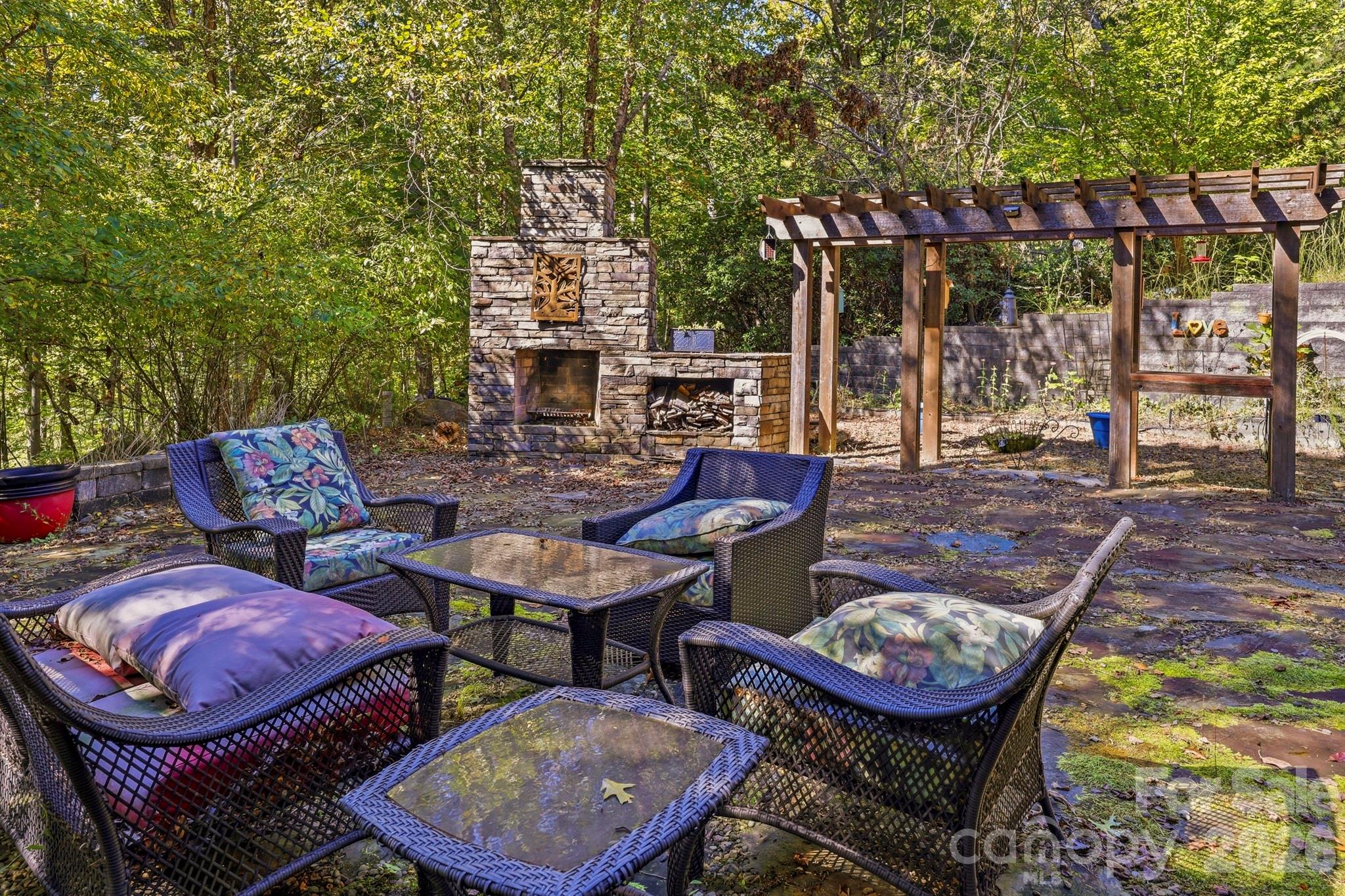 167 Trails End Property Photo 3