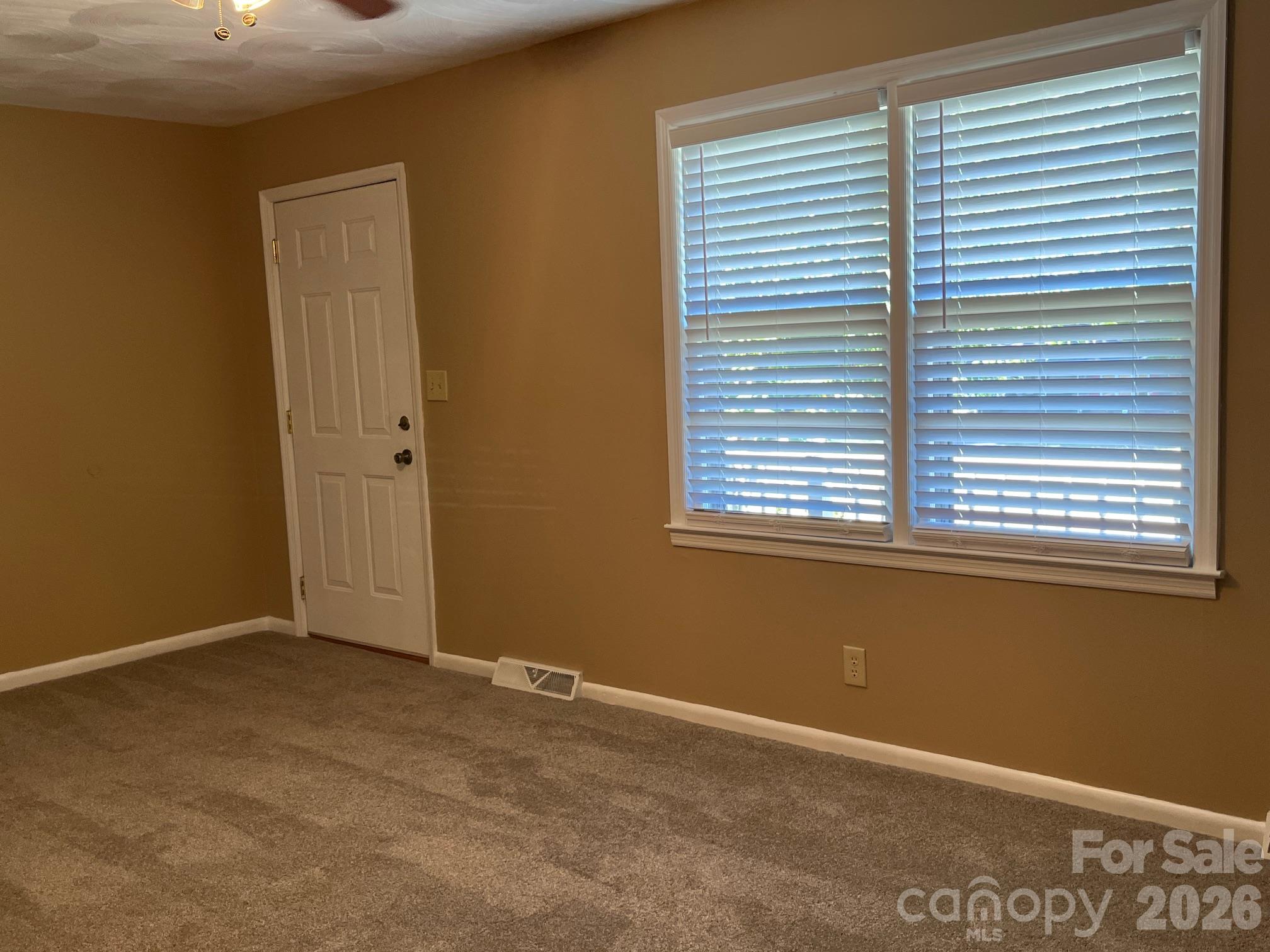 133 Kings Drive Property Photo 6