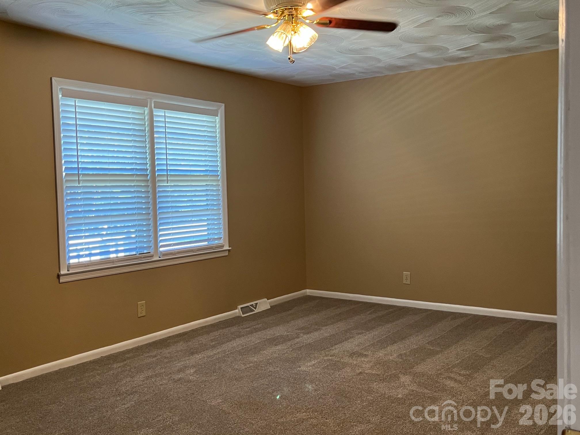 133 Kings Drive Property Photo 7
