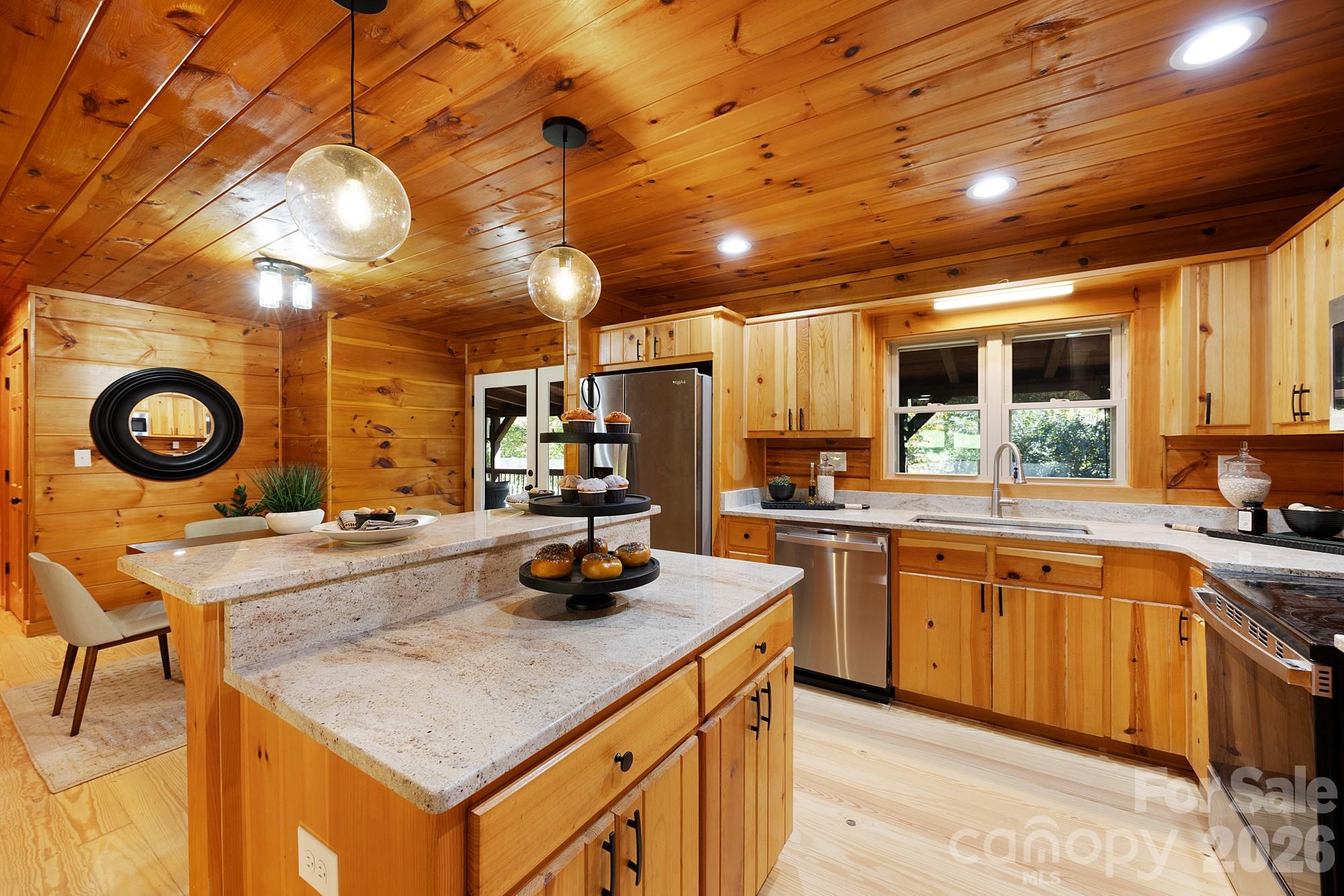 926 Cross Creek Drive Property Photo 3