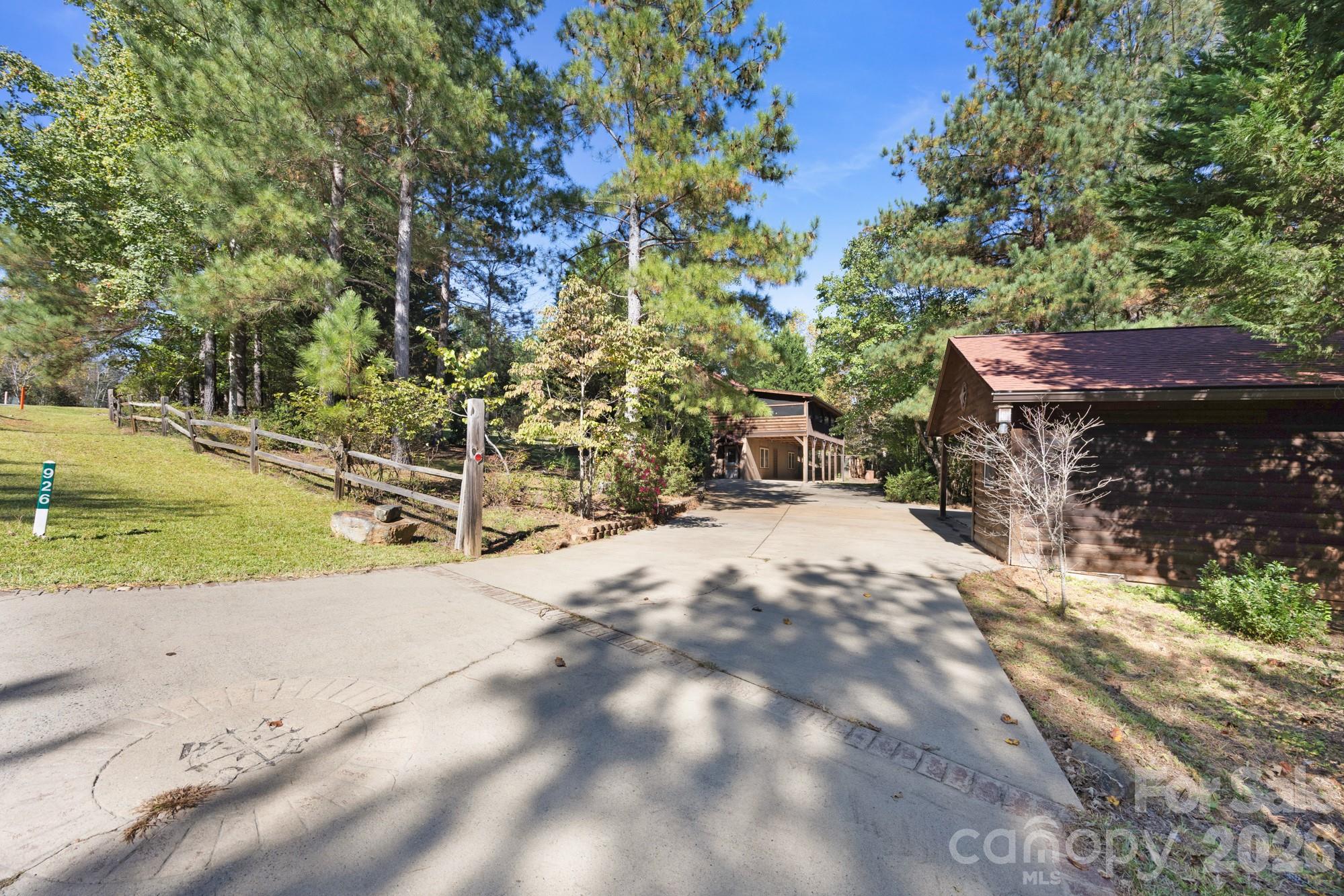 926 Cross Creek Drive Property Photo 35