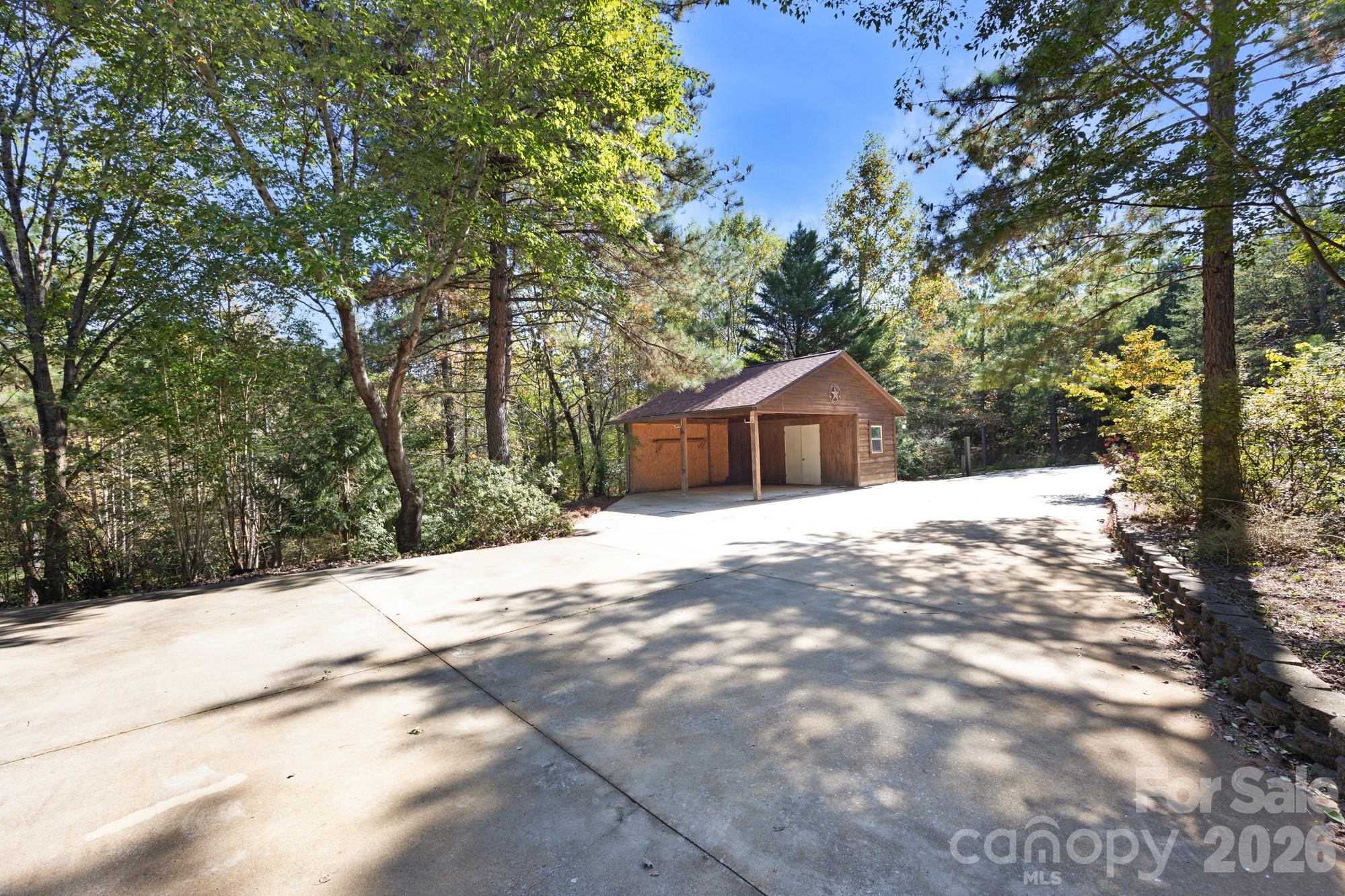 926 Cross Creek Drive Property Photo 39