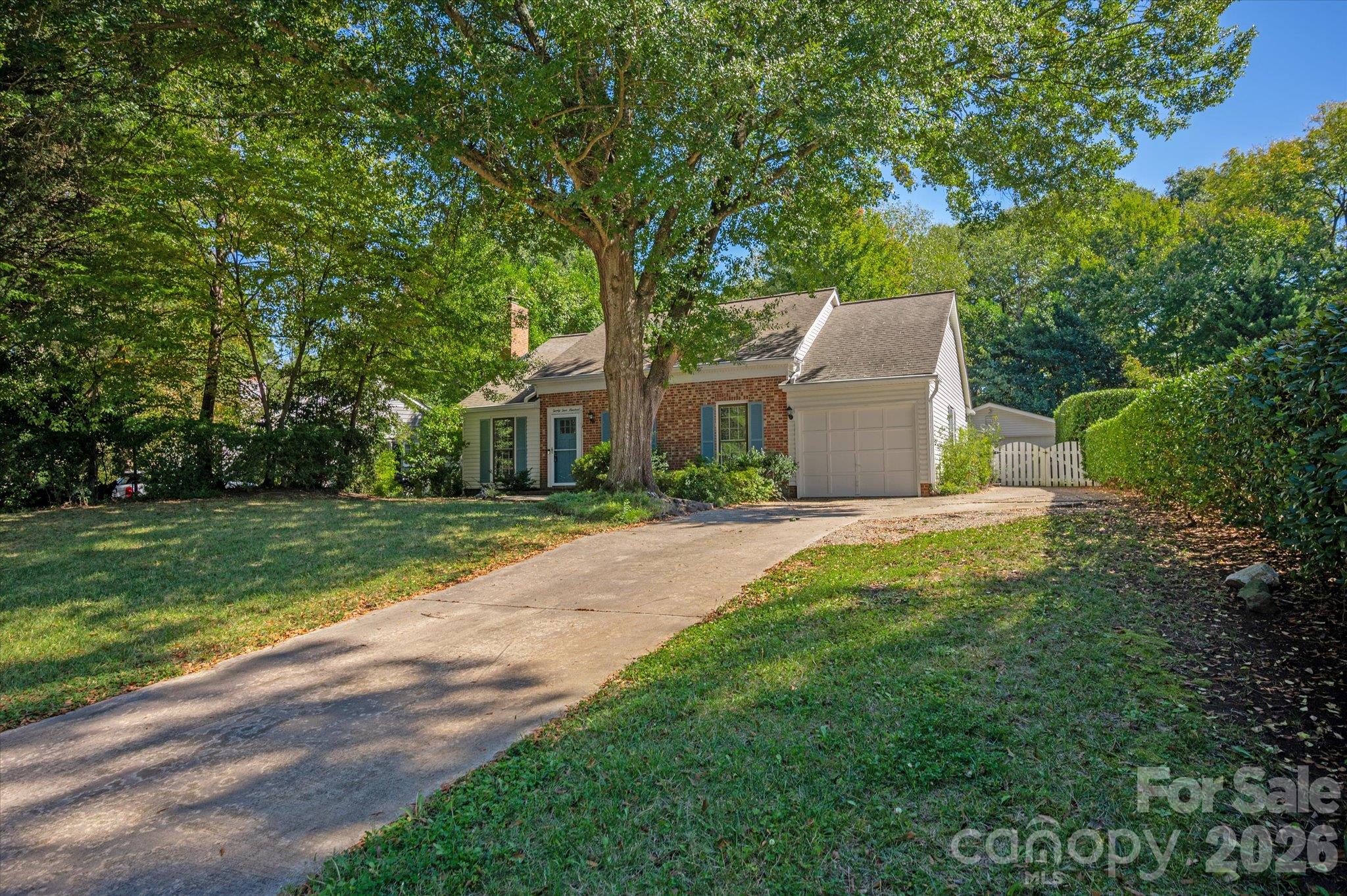 2400 Turnberry Lane