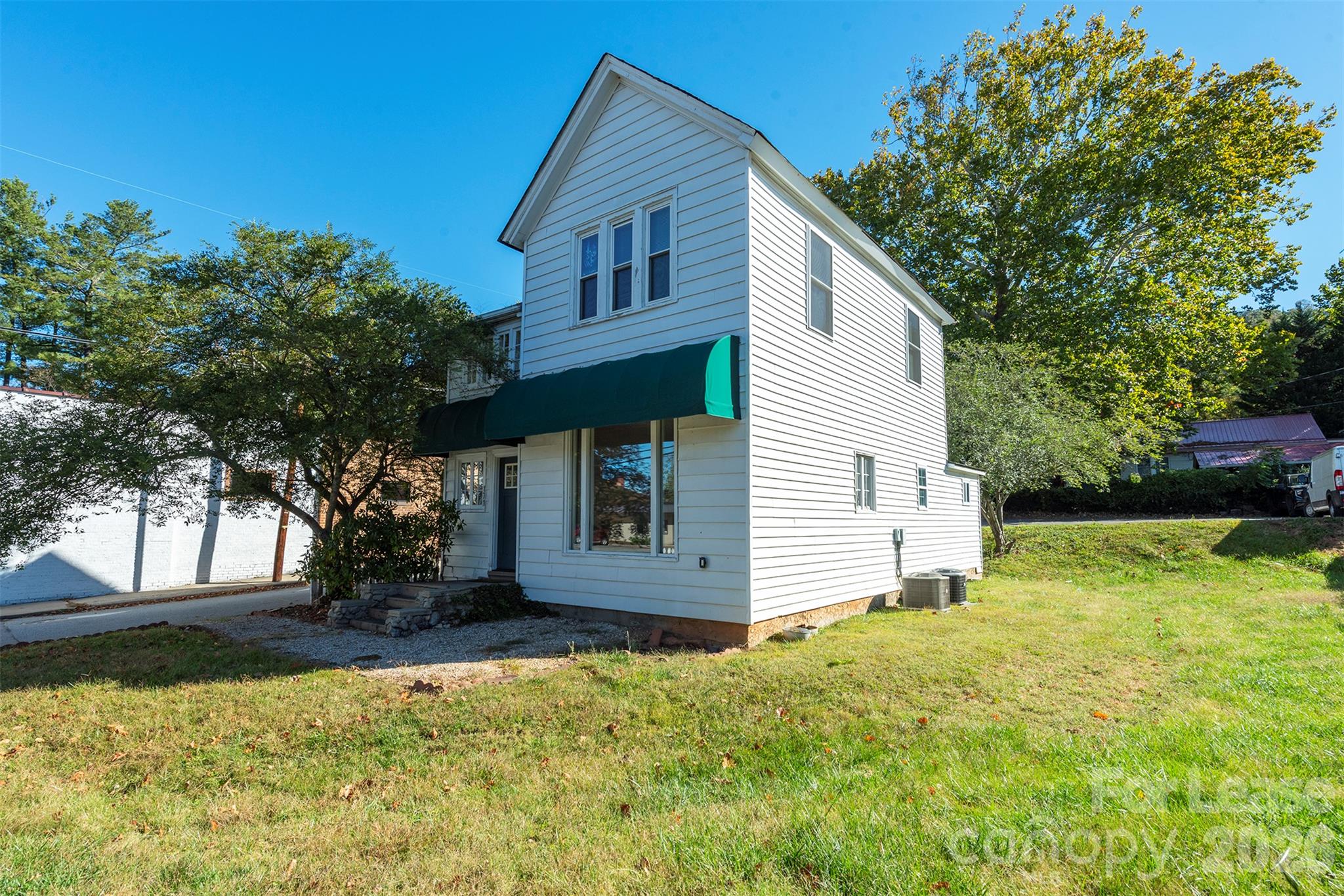 171 Charlotte Street Property Photo 3