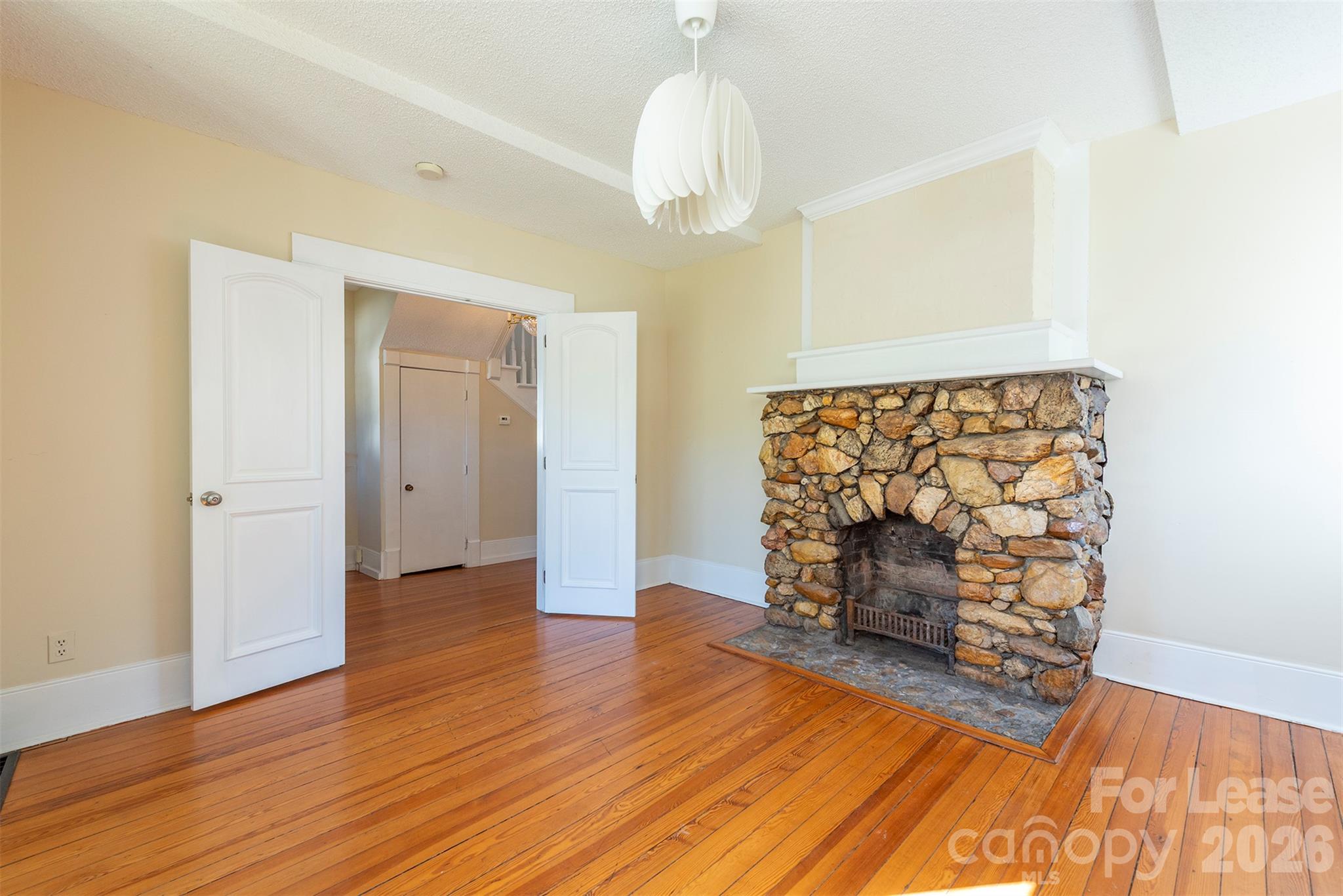 171 Charlotte Street Property Photo 11