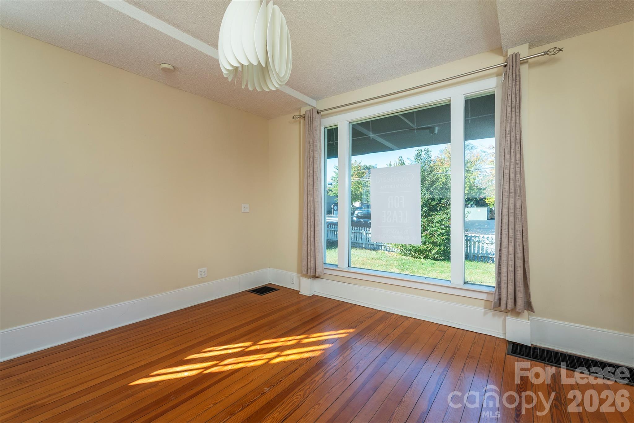 171 Charlotte Street Property Photo 13